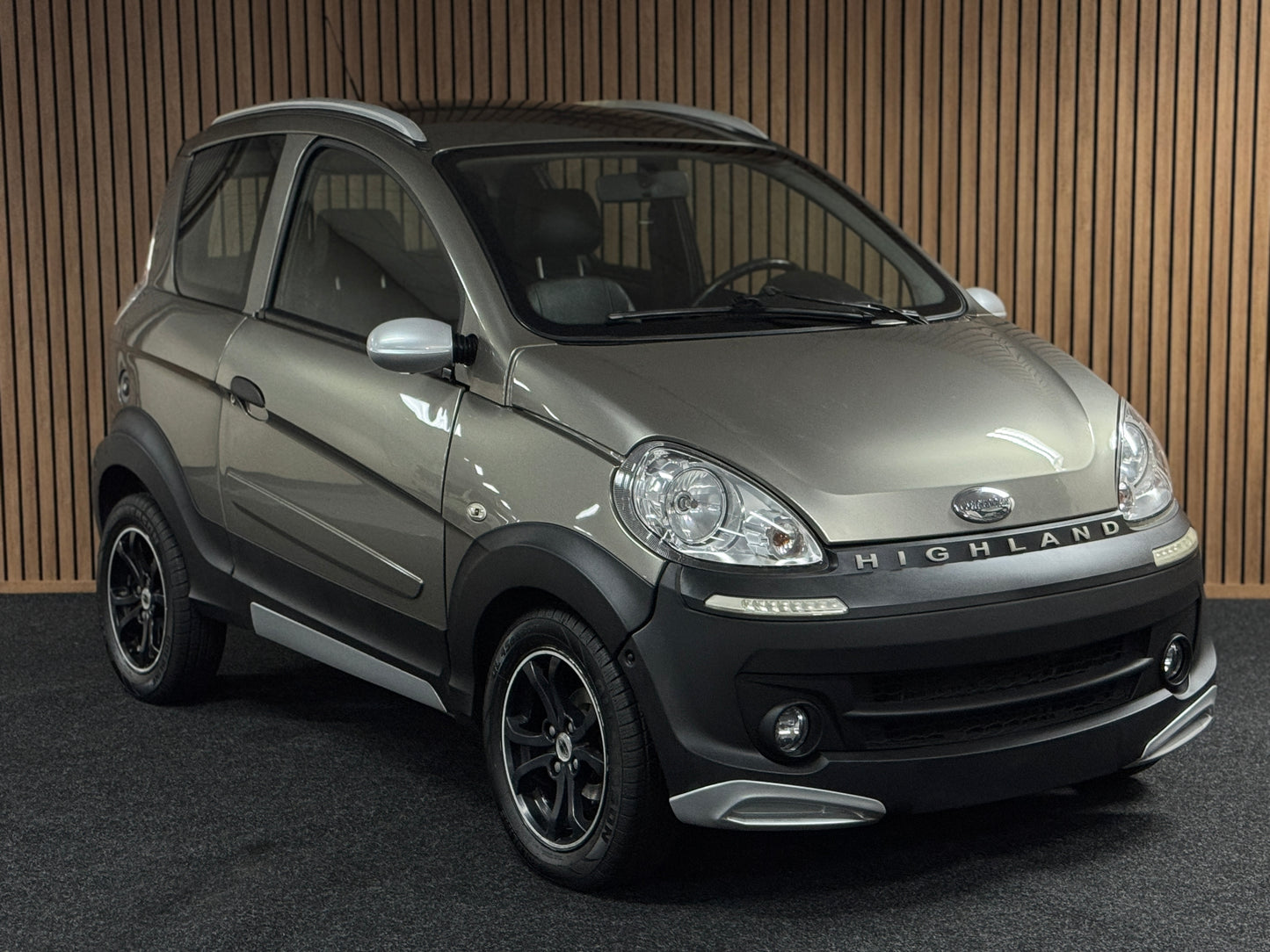 Microcar M.Go Highland X Army Green Airbag | leiser DCI Motor | 45 km/h | Innerhalb 250 KM Kostenlose Lieferung | Mopedauto | Leichtmobile