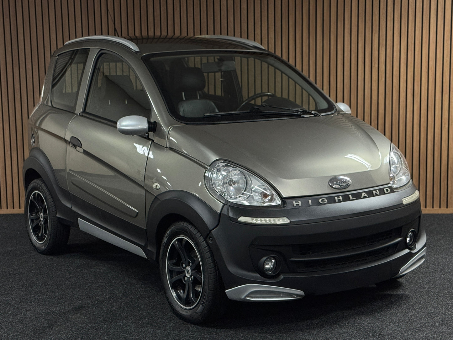 Microcar M.Go Highland X Army Green Airbag | leiser DCI Motor | 45 km/h | Innerhalb 250 KM Kostenlose Lieferung | Mopedauto | Leichtmobile