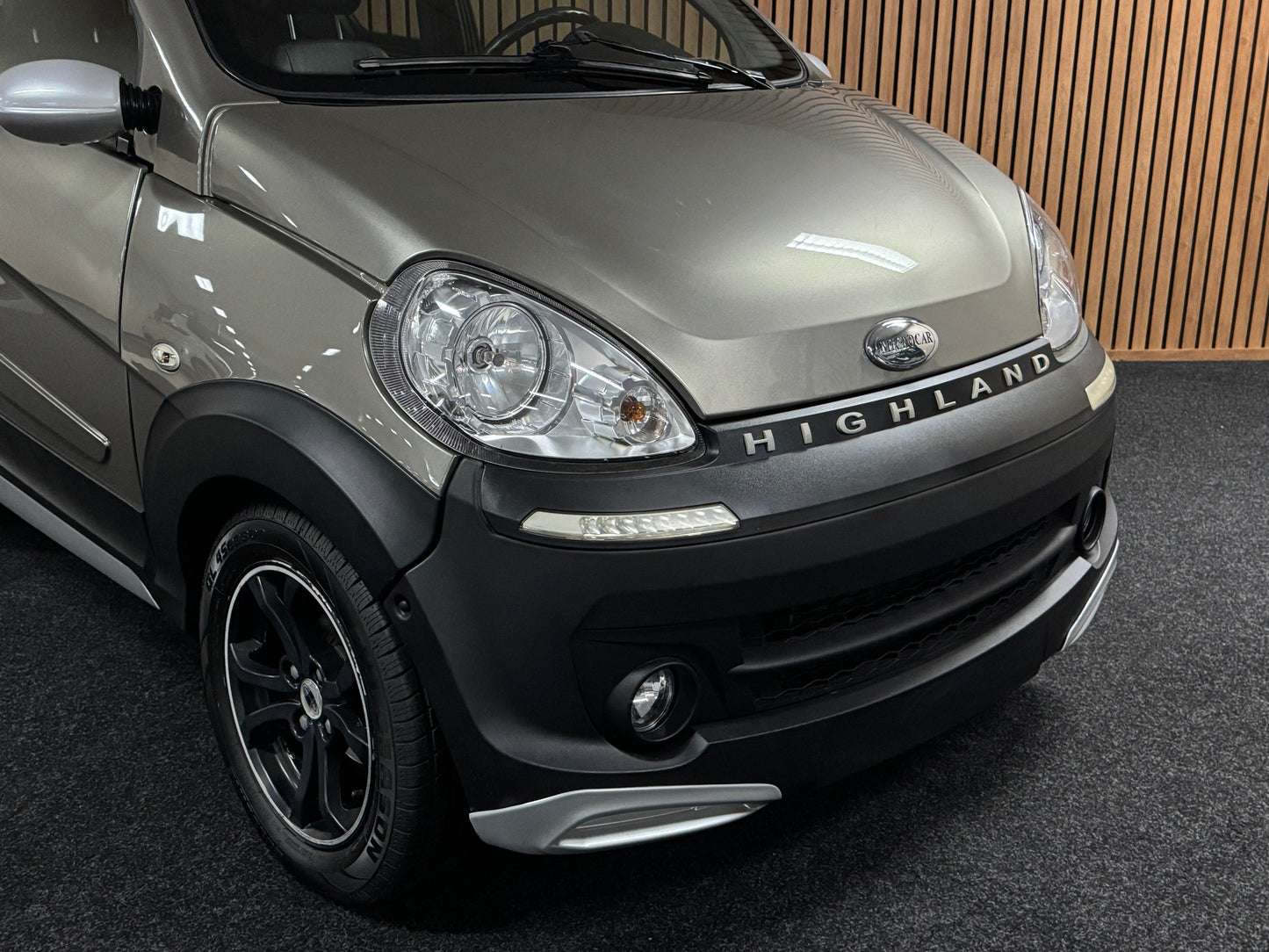 Microcar M.Go Highland X Army Green Airbag | leiser DCI Motor | 45 km/h | Innerhalb 250 KM Kostenlose Lieferung | Mopedauto | Leichtmobile