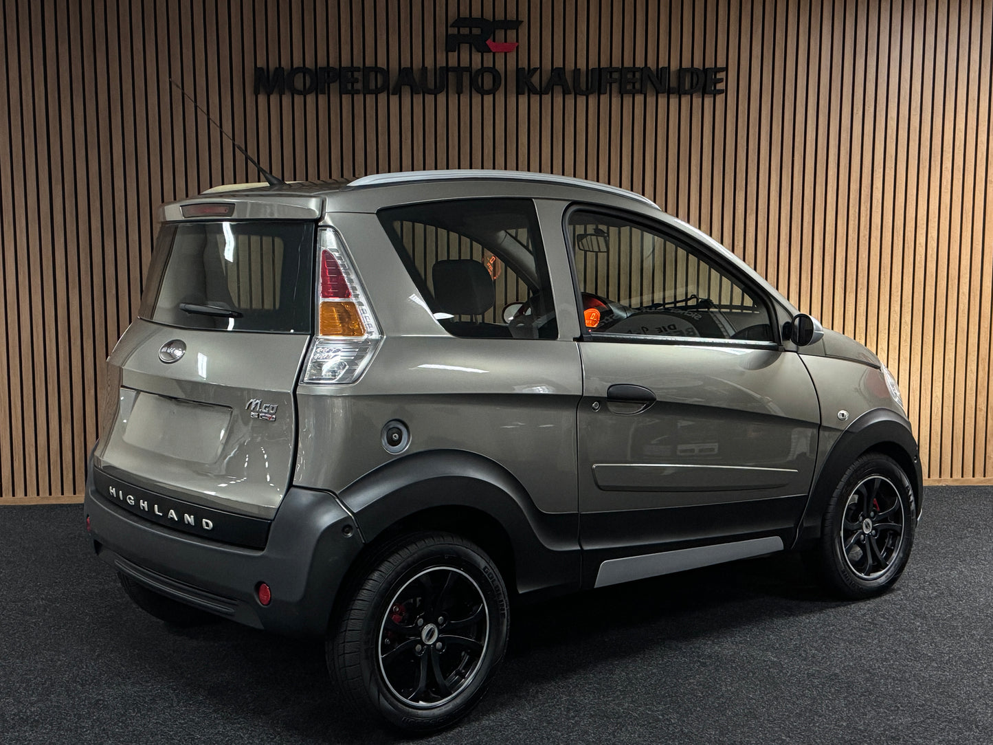 Microcar M.Go Highland X Army Green Airbag | leiser DCI Motor | 45 km/h | Innerhalb 250 KM Kostenlose Lieferung | Mopedauto | Leichtmobile
