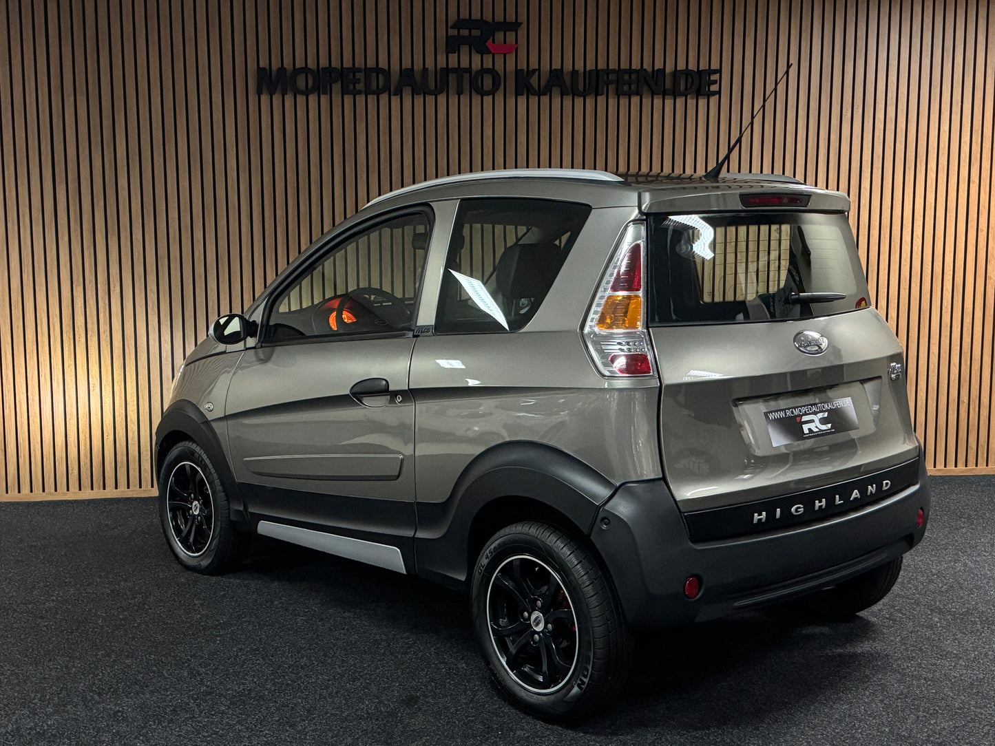 Microcar M.Go Highland X Army Green Airbag | leiser DCI Motor | 45 km/h | Innerhalb 250 KM Kostenlose Lieferung | Mopedauto | Leichtmobile