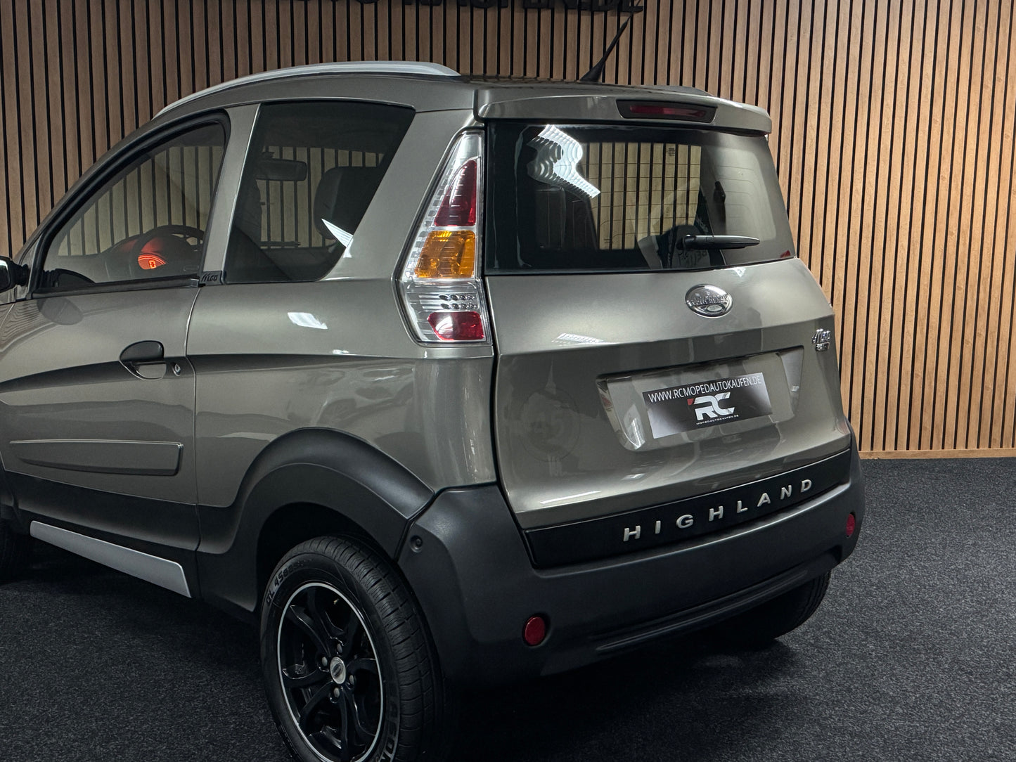 Microcar M.Go Highland X Army Green Airbag | leiser DCI Motor | 45 km/h | Innerhalb 250 KM Kostenlose Lieferung | Mopedauto | Leichtmobile