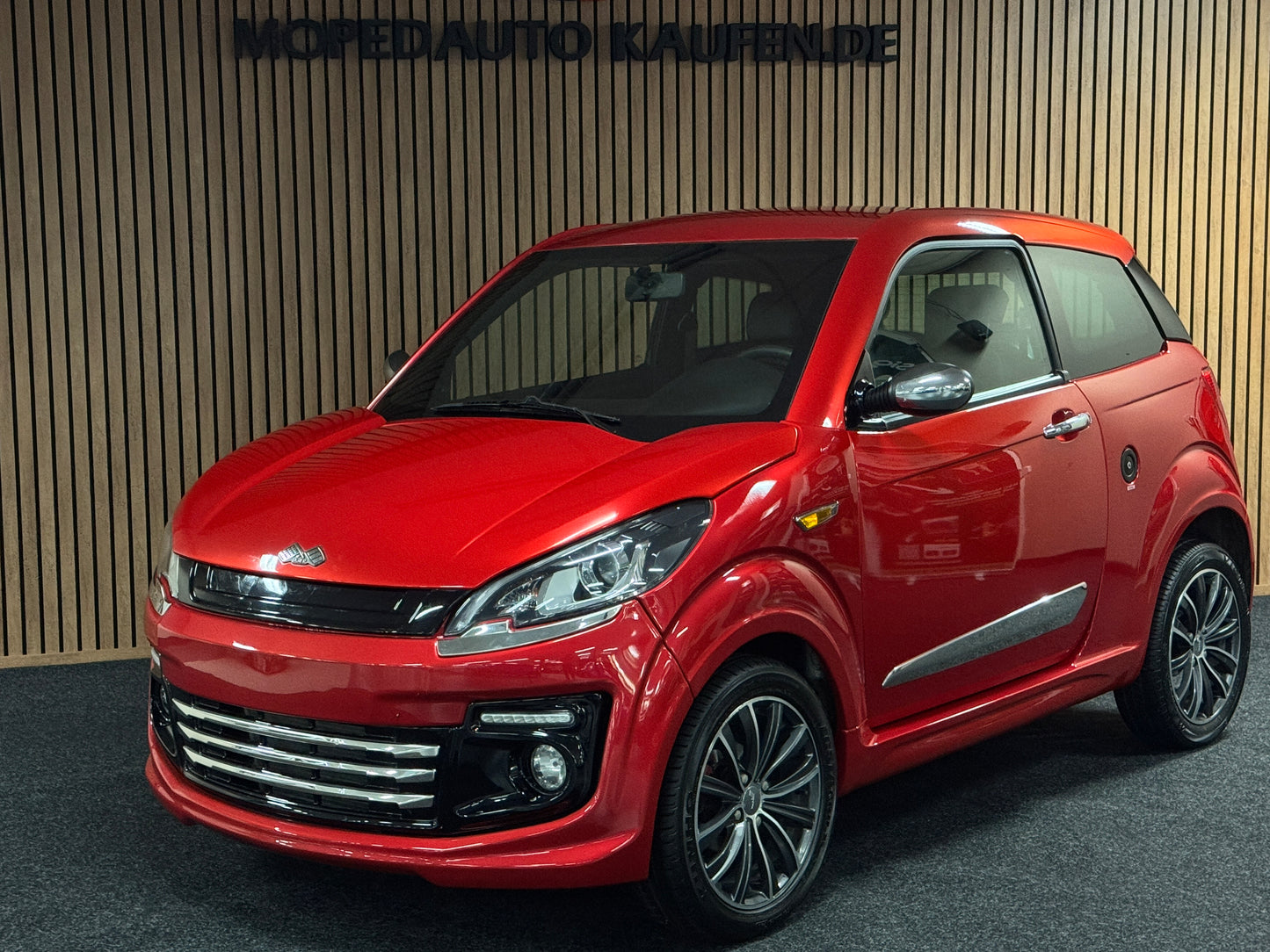 Ligier JS50 Rot L | Rückfahrkamera | 8 PS leiser DCI Motor | 45 km/h | Rückfahrkamera | Innerhalb 250 KM Kostenlose Lieferung | Mopedauto | Leichtmobile