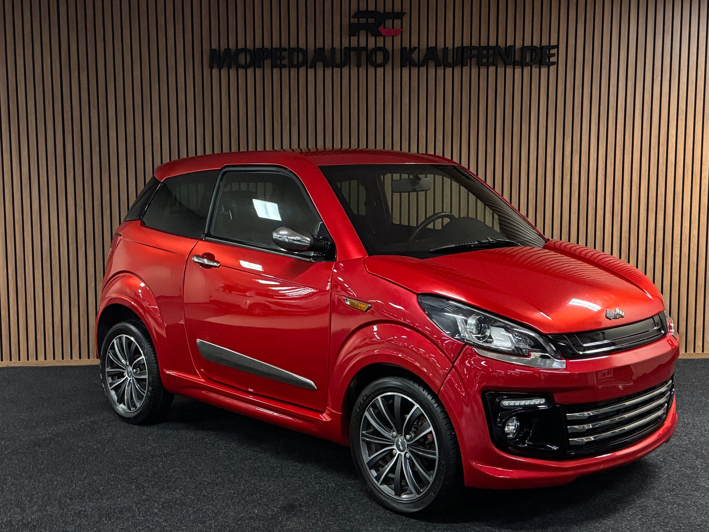 Ligier JS50 Rot L | Rückfahrkamera | 8 PS leiser DCI Motor | 45 km/h | Rückfahrkamera | Innerhalb 250 KM Kostenlose Lieferung | Mopedauto | Leichtmobile