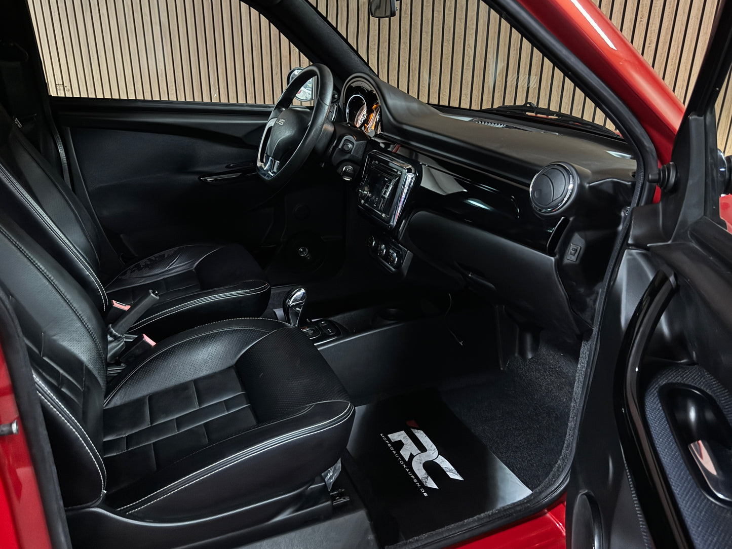 Ligier JS50 Rot L | Rückfahrkamera | 8 PS leiser DCI Motor | 45 km/h | Rückfahrkamera | Innerhalb 250 KM Kostenlose Lieferung | Mopedauto | Leichtmobile