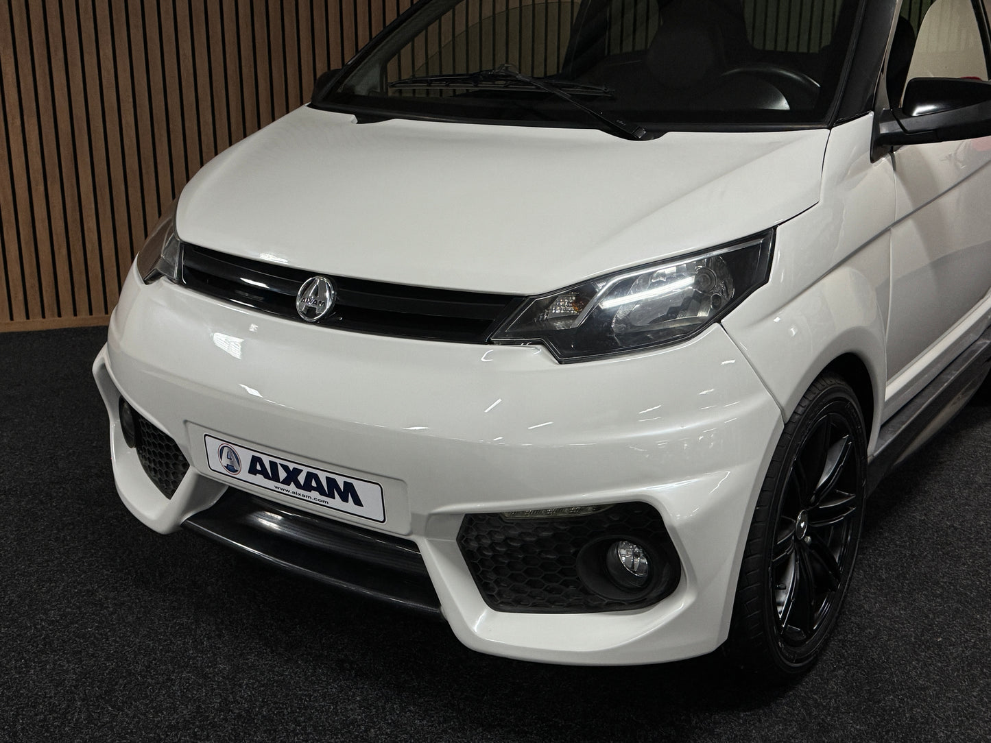 Aixam Coupe GTI Sport / Rückfahrkamera / Parkhilfe / Leder | 8 PS Kubota Motor | 45 km/h | Innerhalb 250 KM Kostenlose Lieferung | Mopedauto | Leichtmobile