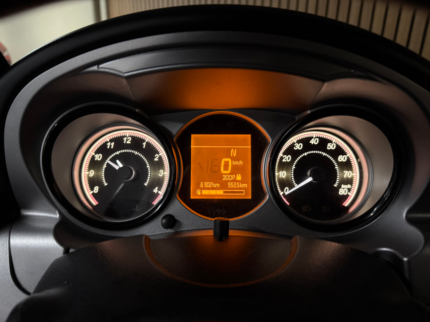 Ligier JS50 Sport Black on Black | Servolenkung | 8 PS leiser DCI Motor | 45 km/h | Rückfahrkamera | Innerhalb 250 KM Kostenlose Lieferung | Mopedauto | Leichtmobile