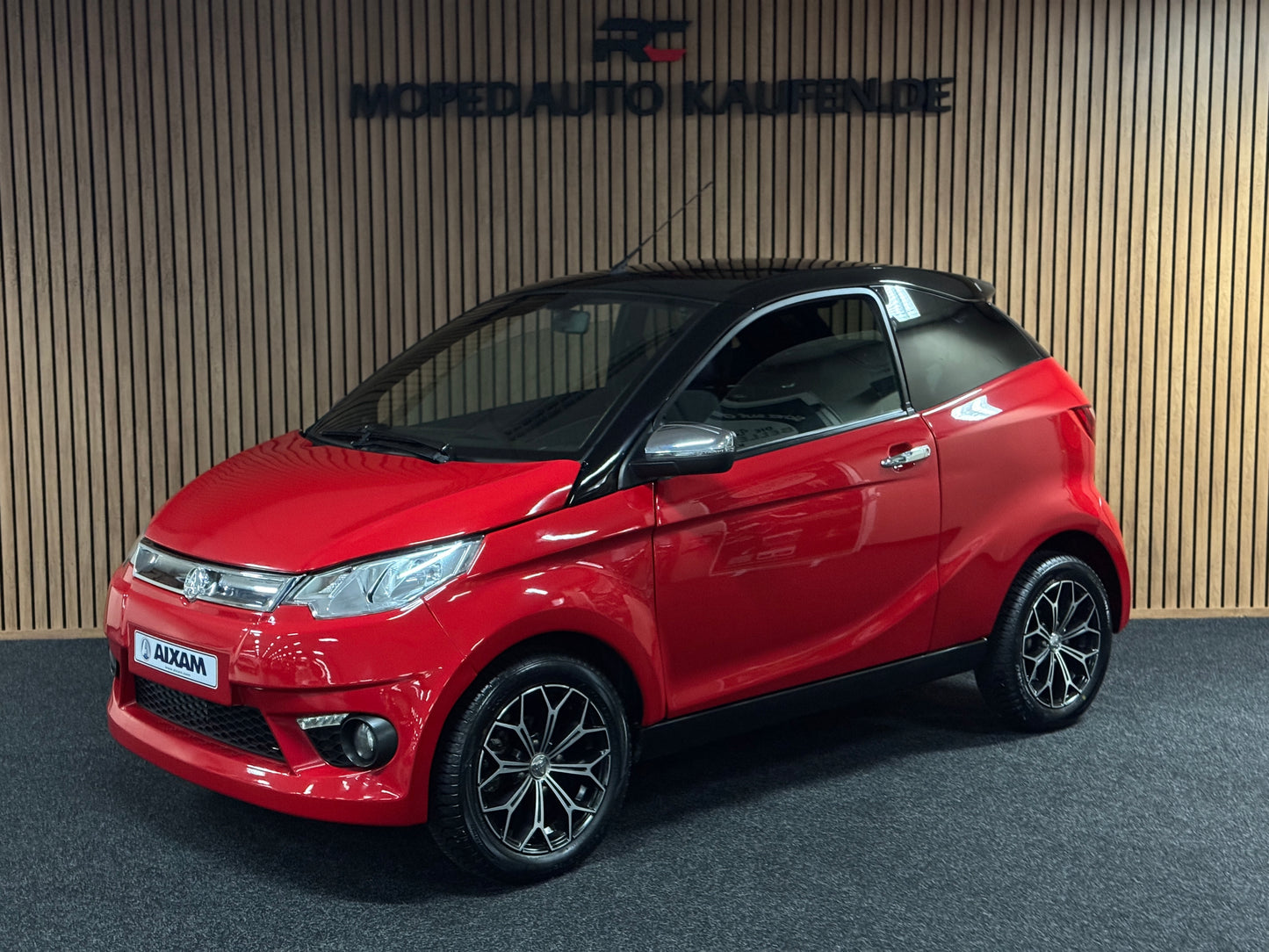 Aixam Coupe Sport Rot Chrome Pack / Rückfahrkamera / Parkhilfe / Leder | 8 PS Kubota Motor | 45 km/h | Innerhalb 250 KM Kostenlose Lieferung | Mopedauto | Leichtmobile
