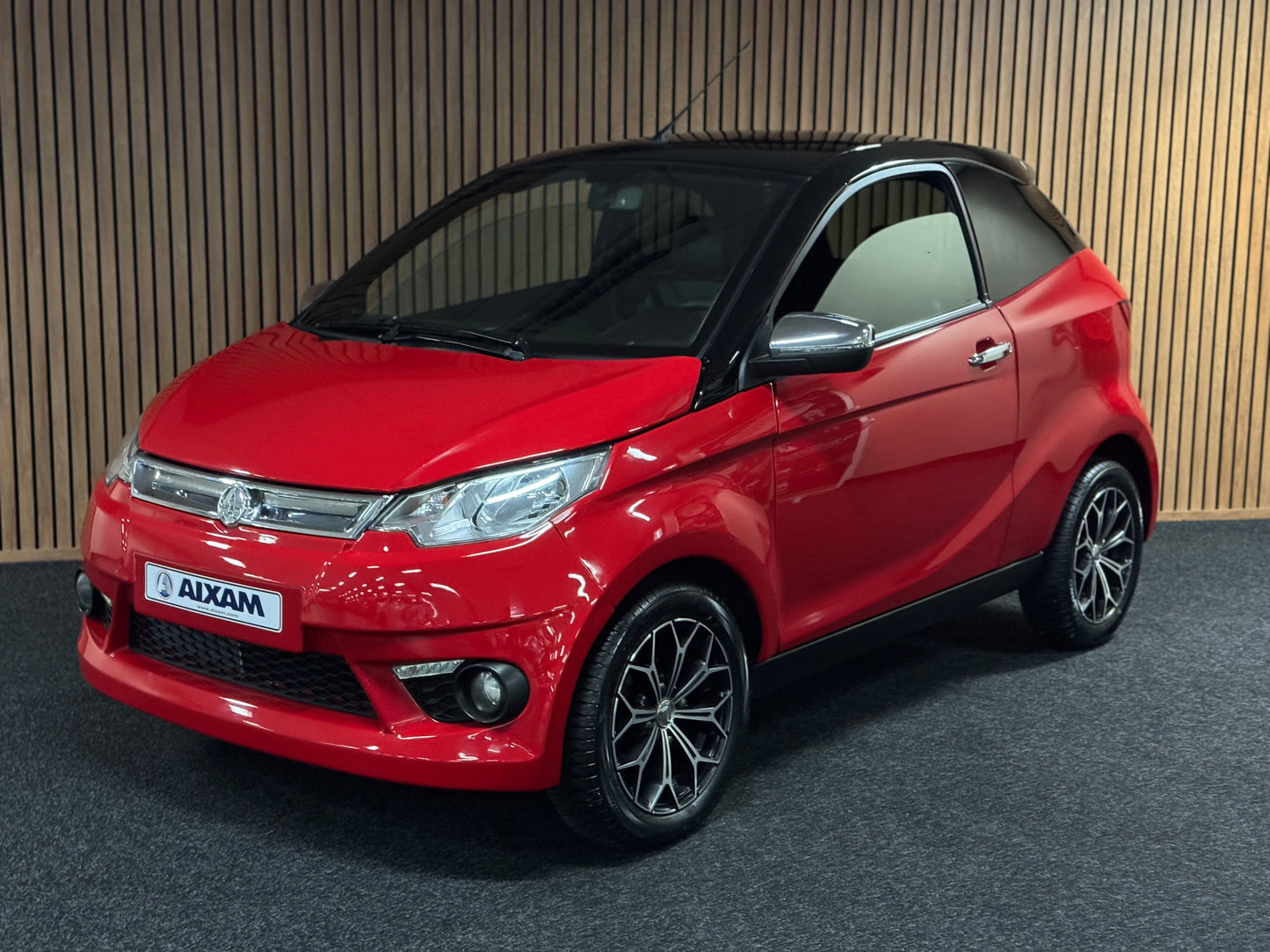 Aixam Coupe Sport Rot Chrome Pack / Rückfahrkamera / Parkhilfe / Leder | 8 PS Kubota Motor | 45 km/h | Innerhalb 250 KM Kostenlose Lieferung | Mopedauto | Leichtmobile