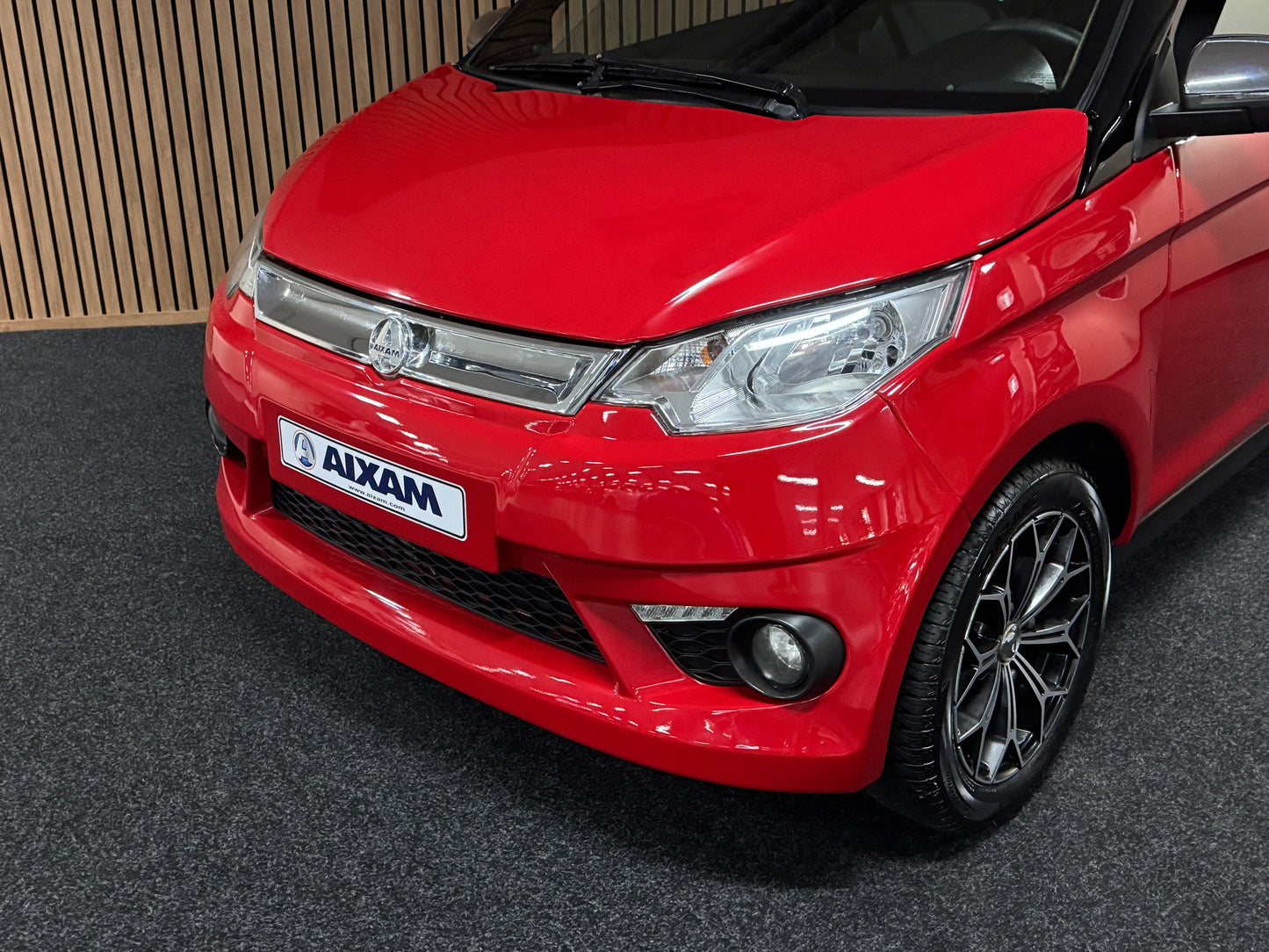 Aixam Coupe Sport Rot Chrome Pack / Rückfahrkamera / Parkhilfe / Leder | 8 PS Kubota Motor | 45 km/h | Innerhalb 250 KM Kostenlose Lieferung | Mopedauto | Leichtmobile