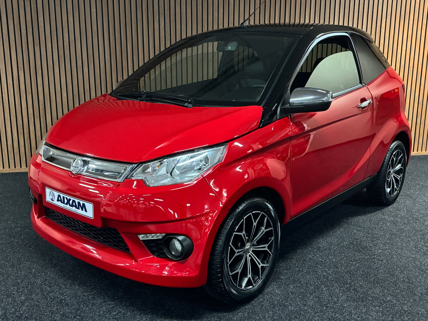 Aixam Coupe Sport Rot Chrome Pack / Rückfahrkamera / Parkhilfe / Leder | 8 PS Kubota Motor | 45 km/h | Innerhalb 250 KM Kostenlose Lieferung | Mopedauto | Leichtmobile