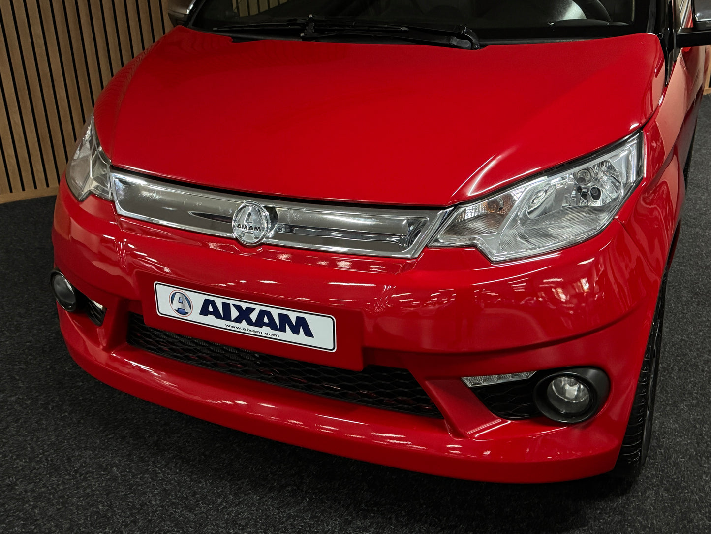 Aixam Coupe Sport Rot Chrome Pack / Rückfahrkamera / Parkhilfe / Leder | 8 PS Kubota Motor | 45 km/h | Innerhalb 250 KM Kostenlose Lieferung | Mopedauto | Leichtmobile