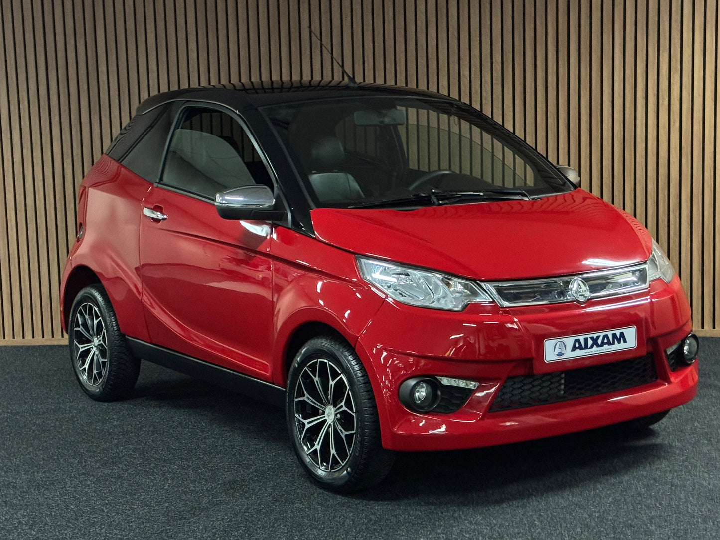Aixam Coupe Sport Rot Chrome Pack / Rückfahrkamera / Parkhilfe / Leder | 8 PS Kubota Motor | 45 km/h | Innerhalb 250 KM Kostenlose Lieferung | Mopedauto | Leichtmobile