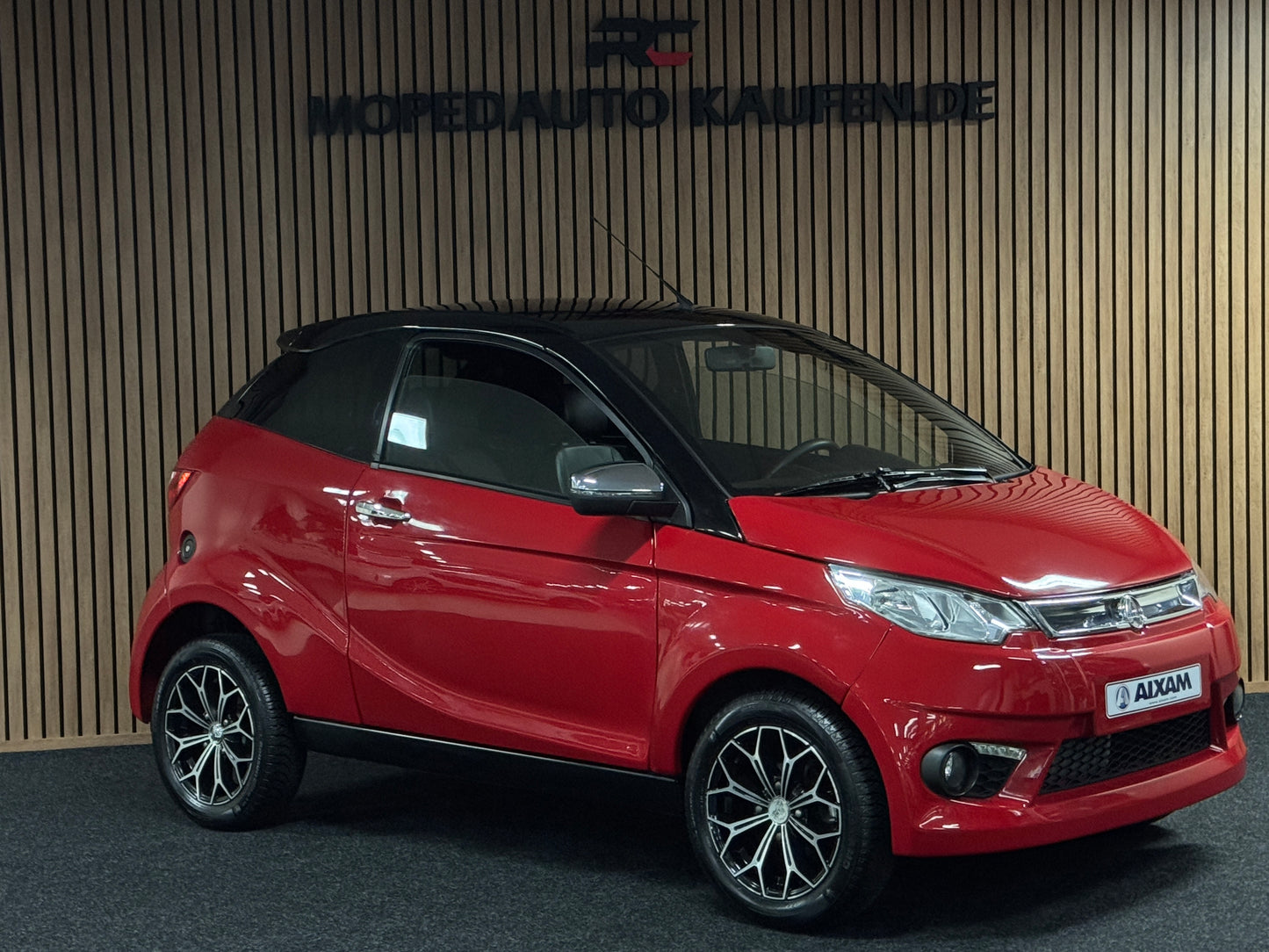 Aixam Coupe Sport Rot Chrome Pack / Rückfahrkamera / Parkhilfe / Leder | 8 PS Kubota Motor | 45 km/h | Innerhalb 250 KM Kostenlose Lieferung | Mopedauto | Leichtmobile