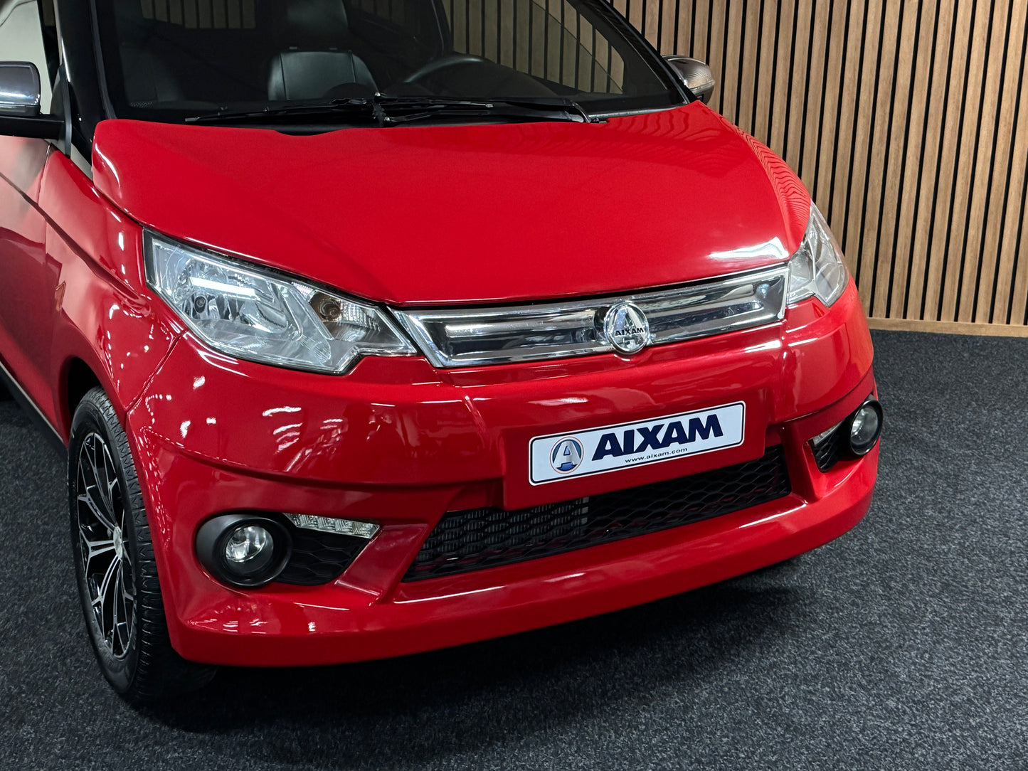 Aixam Coupe Sport Rot Chrome Pack / Rückfahrkamera / Parkhilfe / Leder | 8 PS Kubota Motor | 45 km/h | Innerhalb 250 KM Kostenlose Lieferung | Mopedauto | Leichtmobile