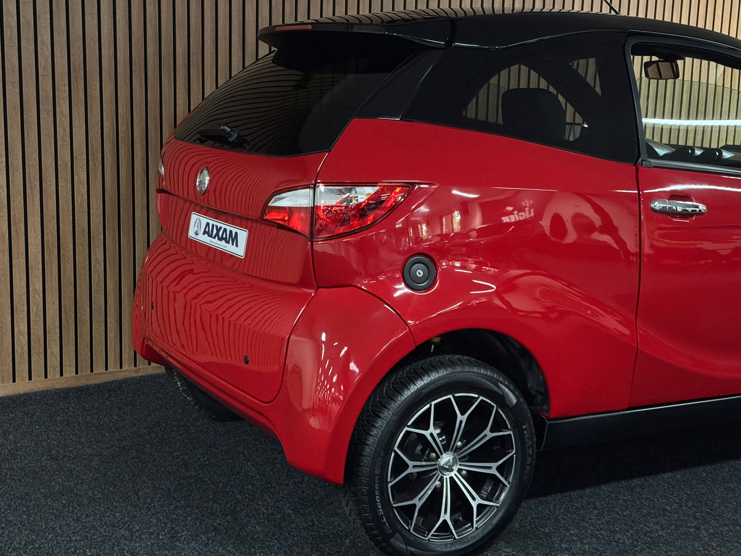 Aixam Coupe Sport Rot Chrome Pack / Rückfahrkamera / Parkhilfe / Leder | 8 PS Kubota Motor | 45 km/h | Innerhalb 250 KM Kostenlose Lieferung | Mopedauto | Leichtmobile