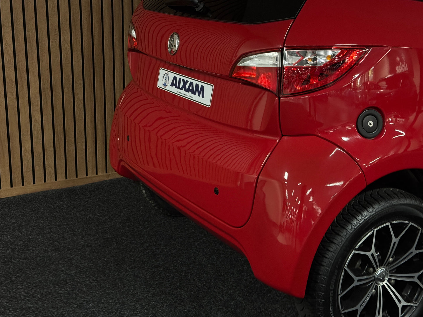 Aixam Coupe Sport Rot Chrome Pack / Rückfahrkamera / Parkhilfe / Leder | 8 PS Kubota Motor | 45 km/h | Innerhalb 250 KM Kostenlose Lieferung | Mopedauto | Leichtmobile