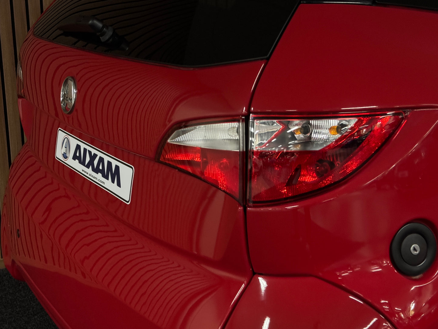 Aixam Coupe Sport Rot Chrome Pack / Rückfahrkamera / Parkhilfe / Leder | 8 PS Kubota Motor | 45 km/h | Innerhalb 250 KM Kostenlose Lieferung | Mopedauto | Leichtmobile