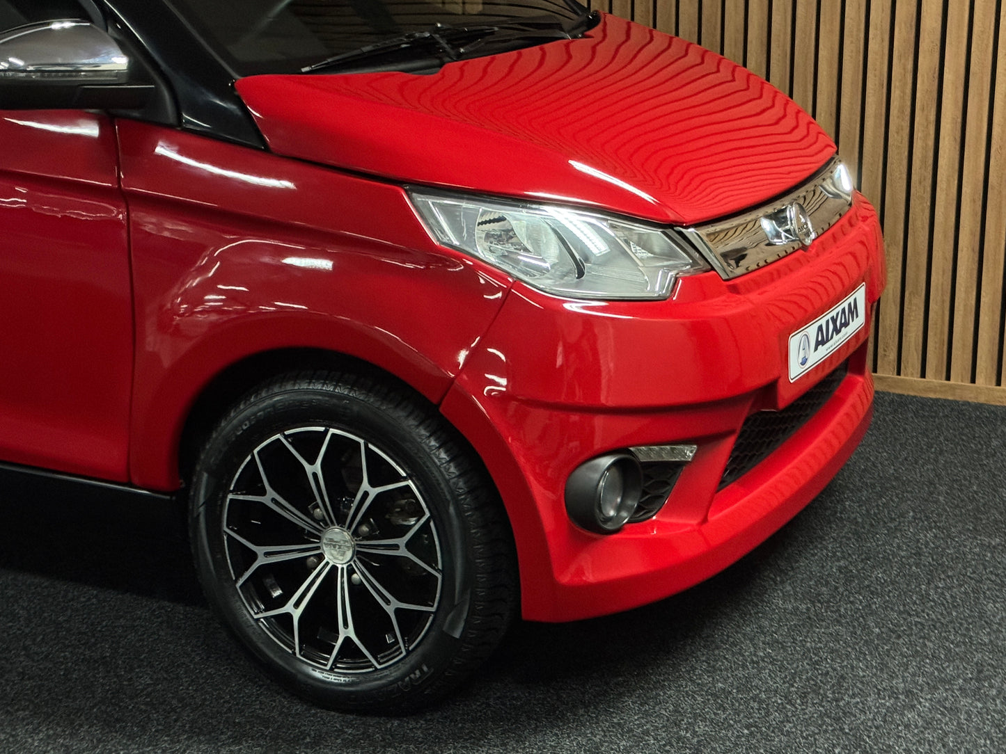 Aixam Coupe Sport Rot Chrome Pack / Rückfahrkamera / Parkhilfe / Leder | 8 PS Kubota Motor | 45 km/h | Innerhalb 250 KM Kostenlose Lieferung | Mopedauto | Leichtmobile
