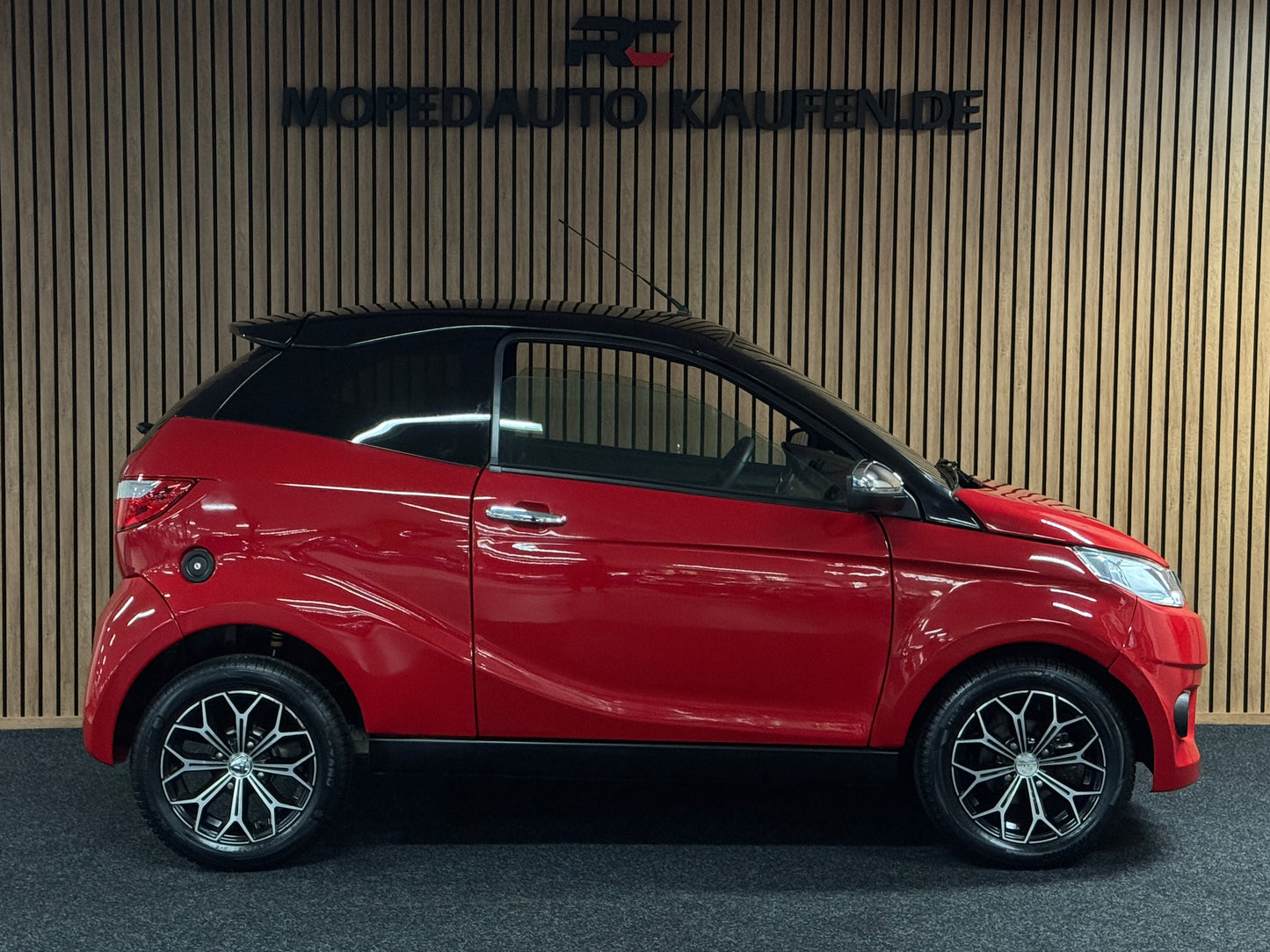 Aixam Coupe Sport Rot Chrome Pack / Rückfahrkamera / Parkhilfe / Leder | 8 PS Kubota Motor | 45 km/h | Innerhalb 250 KM Kostenlose Lieferung | Mopedauto | Leichtmobile