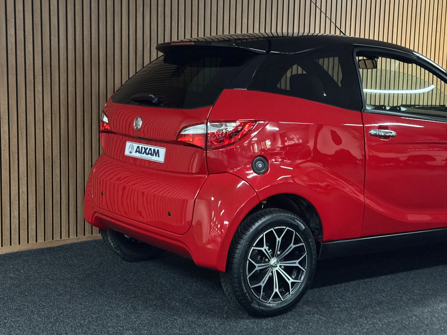 Aixam Coupe Sport Rot Chrome Pack / Rückfahrkamera / Parkhilfe / Leder | 8 PS Kubota Motor | 45 km/h | Innerhalb 250 KM Kostenlose Lieferung | Mopedauto | Leichtmobile