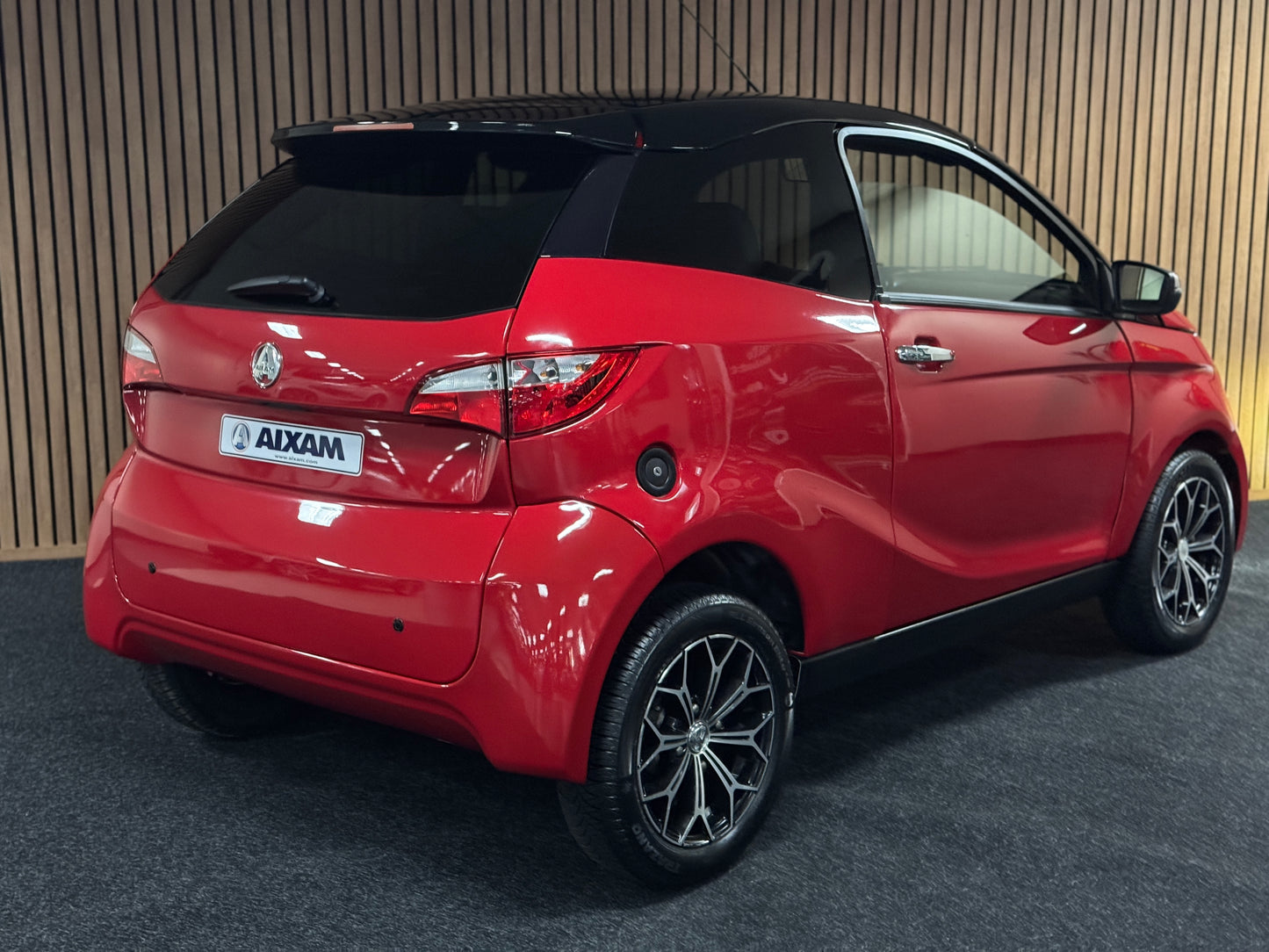 Aixam Coupe Sport Rot Chrome Pack / Rückfahrkamera / Parkhilfe / Leder | 8 PS Kubota Motor | 45 km/h | Innerhalb 250 KM Kostenlose Lieferung | Mopedauto | Leichtmobile