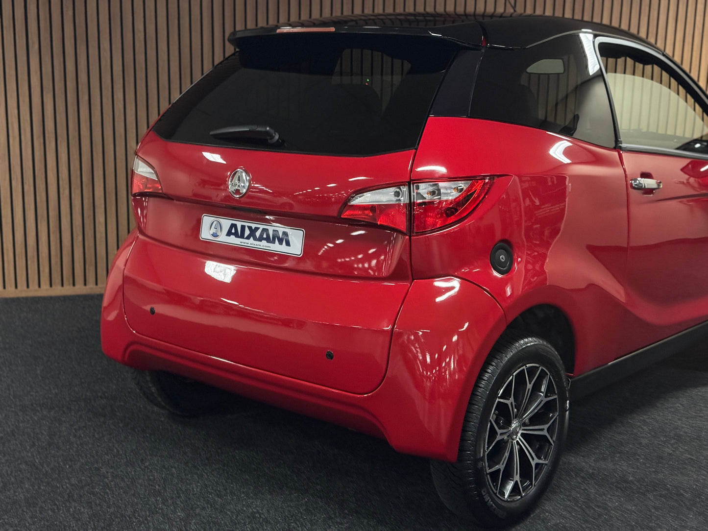 Aixam Coupe Sport Rot Chrome Pack / Rückfahrkamera / Parkhilfe / Leder | 8 PS Kubota Motor | 45 km/h | Innerhalb 250 KM Kostenlose Lieferung | Mopedauto | Leichtmobile
