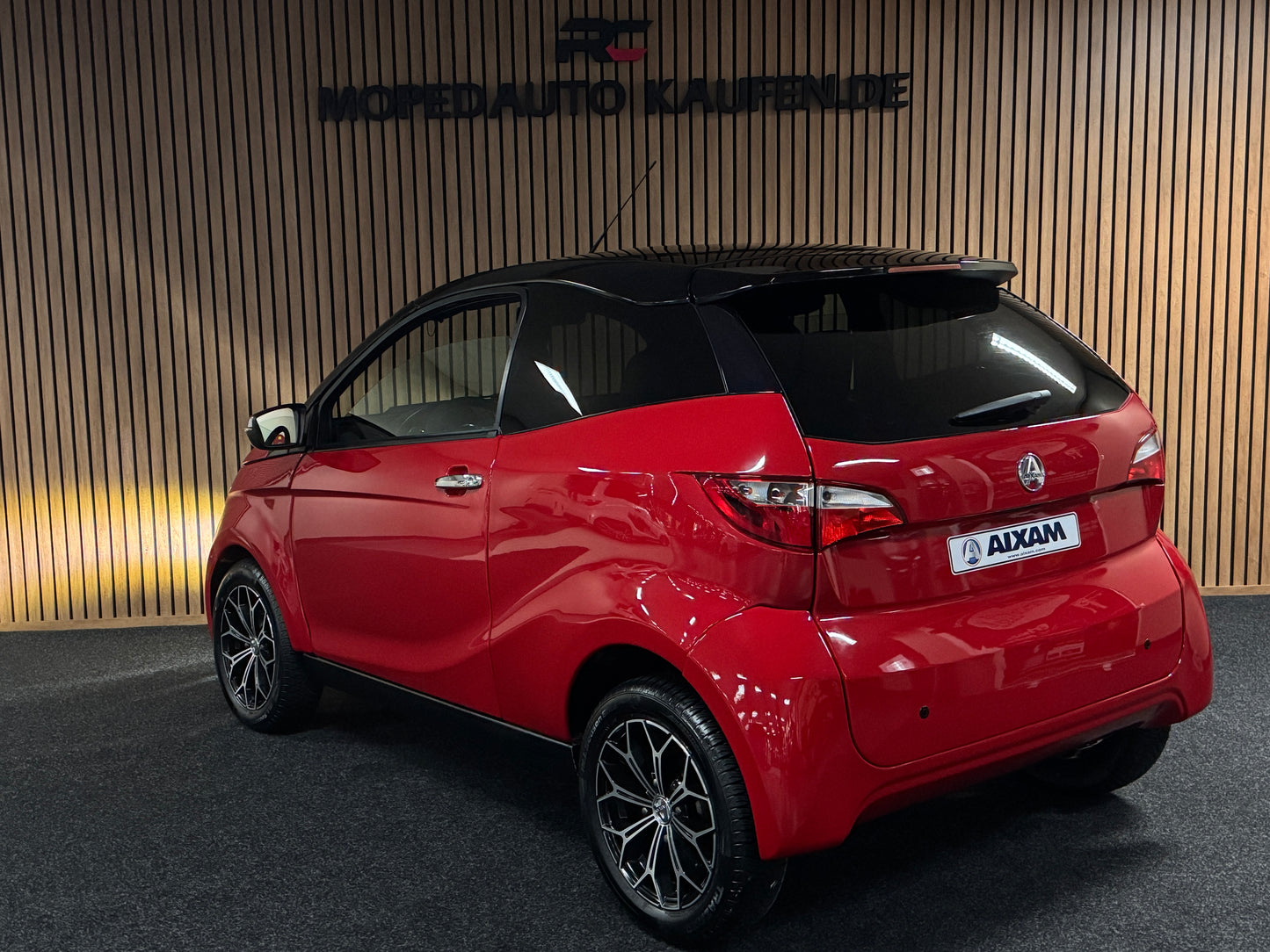 Aixam Coupe Sport Rot Chrome Pack / Rückfahrkamera / Parkhilfe / Leder | 8 PS Kubota Motor | 45 km/h | Innerhalb 250 KM Kostenlose Lieferung | Mopedauto | Leichtmobile