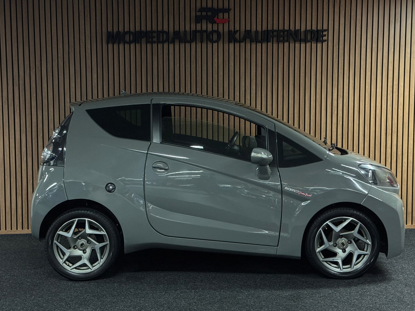 Casalini M20 550 GRANSPORT NARDO GRAU | KLIMA /Garmin Navi / Multimedia / RFK | 8 PS leiser DCI Motor | 45 km/h | Rückfahrkamera | Innerhalb 250 KM Kostenlose Lieferung | Mopedauto | Leichtmobile