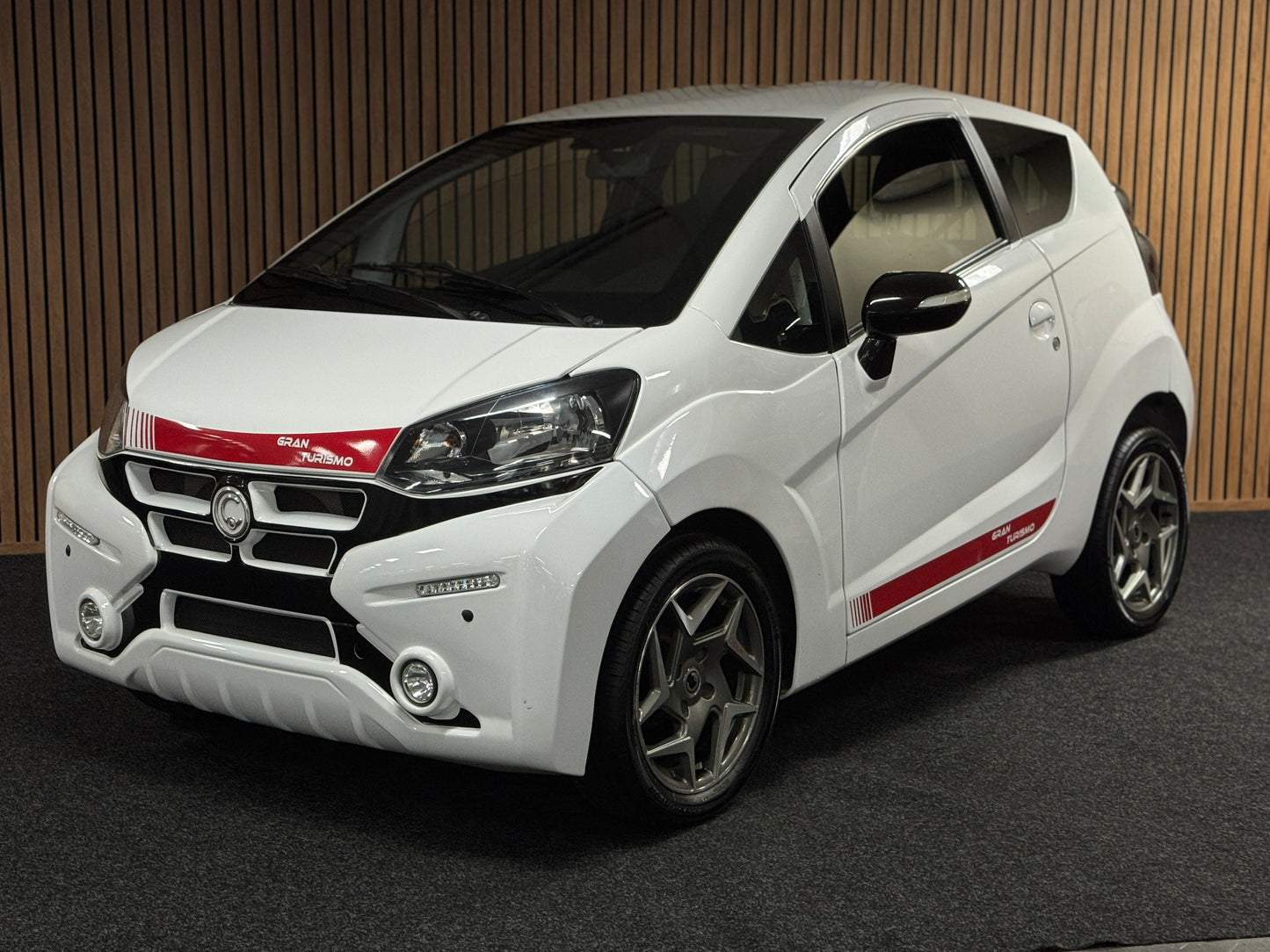 Casalini M20 GRAN TURISMO SPORT / mit roten Sportgurten / Multimedia / RFK | 8 PS leiser DCI Motor | 45 km/h | Rückfahrkamera | Innerhalb 250 KM Kostenlose Lieferung | Mopedauto | Leichtmobile