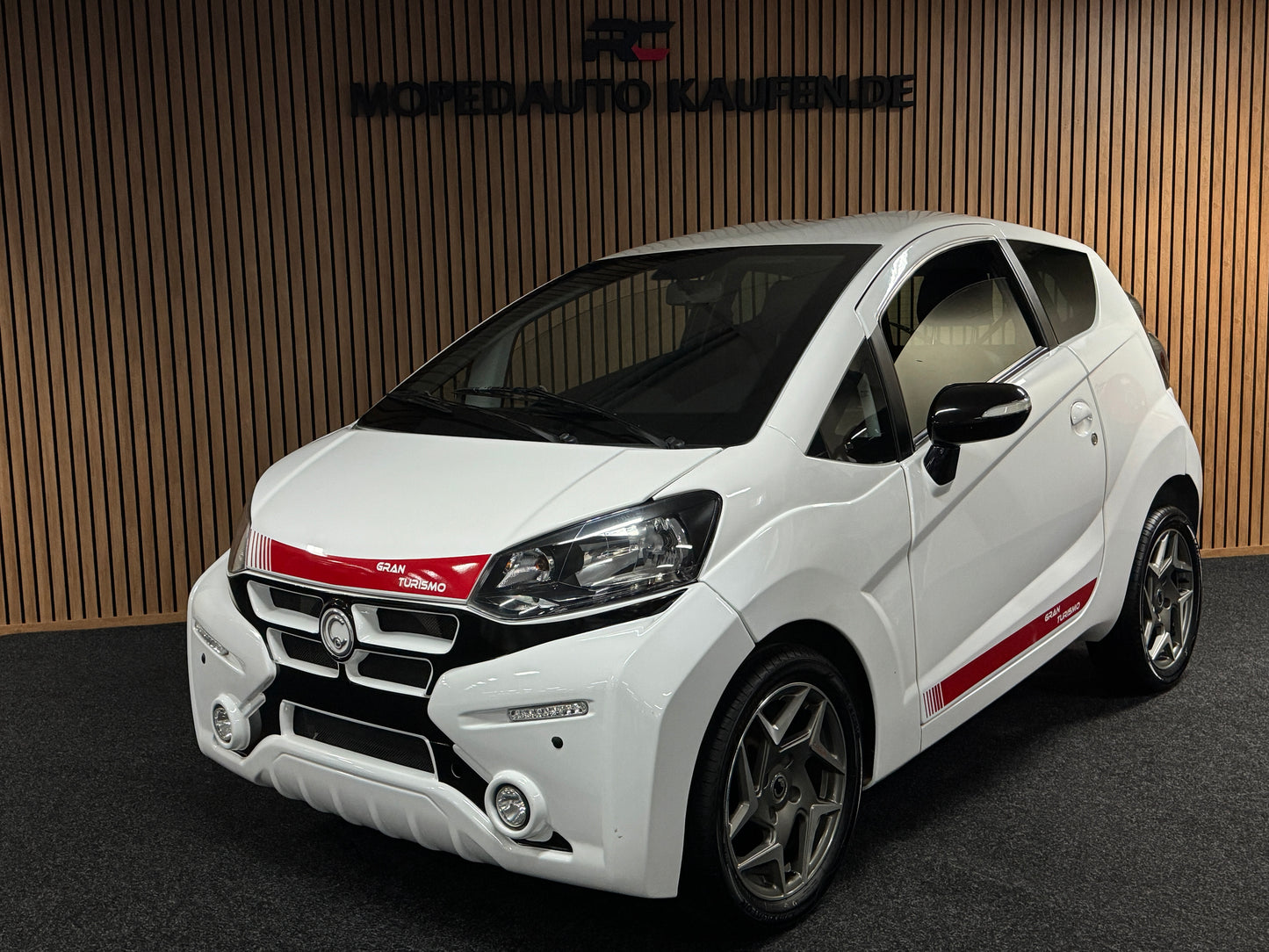 Casalini M20 GRAN TURISMO SPORT / mit roten Sportgurten / Multimedia / RFK | 8 PS leiser DCI Motor | 45 km/h | Rückfahrkamera | Innerhalb 250 KM Kostenlose Lieferung | Mopedauto | Leichtmobile