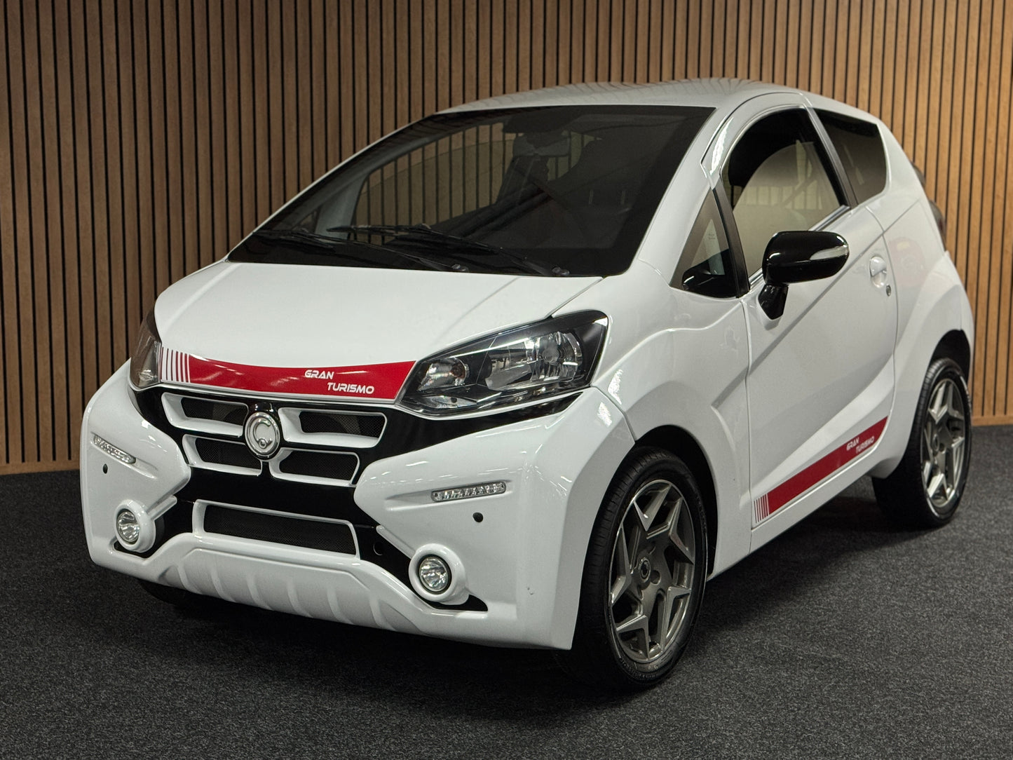 Casalini M20 GRAN TURISMO SPORT / mit roten Sportgurten / Multimedia / RFK | 8 PS leiser DCI Motor | 45 km/h | Rückfahrkamera | Innerhalb 250 KM Kostenlose Lieferung | Mopedauto | Leichtmobile