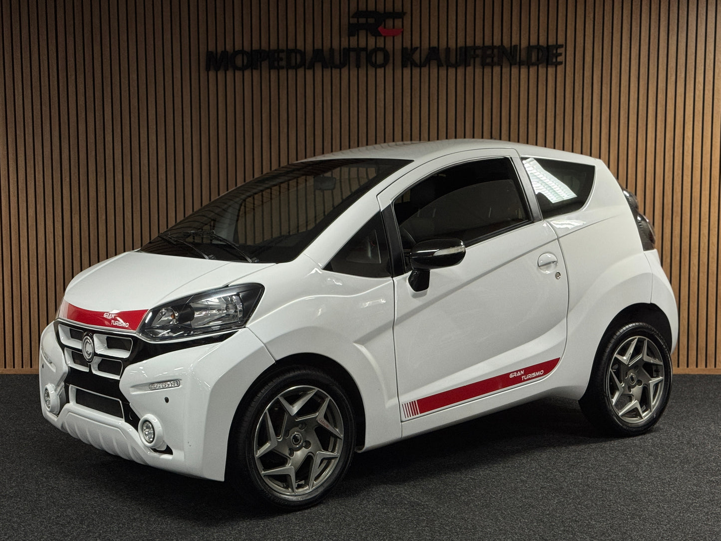 Casalini M20 GRAN TURISMO SPORT / mit roten Sportgurten / Multimedia / RFK | 8 PS leiser DCI Motor | 45 km/h | Rückfahrkamera | Innerhalb 250 KM Kostenlose Lieferung | Mopedauto | Leichtmobile