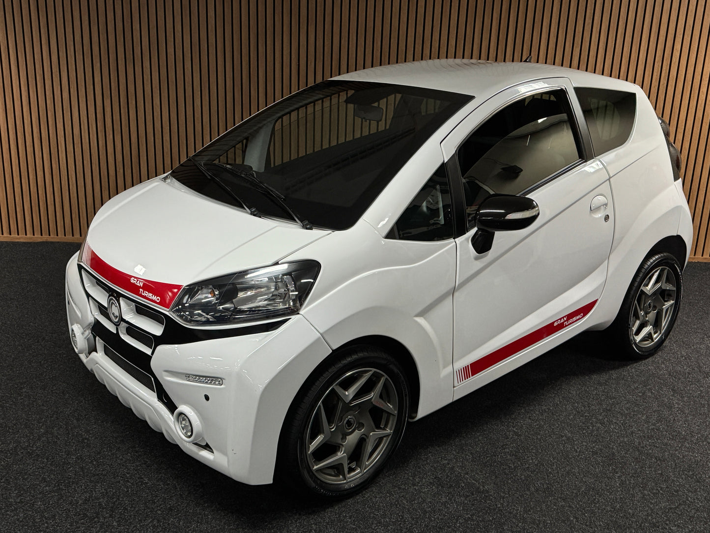 Casalini M20 GRAN TURISMO SPORT / mit roten Sportgurten / Multimedia / RFK | 8 PS leiser DCI Motor | 45 km/h | Rückfahrkamera | Innerhalb 250 KM Kostenlose Lieferung | Mopedauto | Leichtmobile