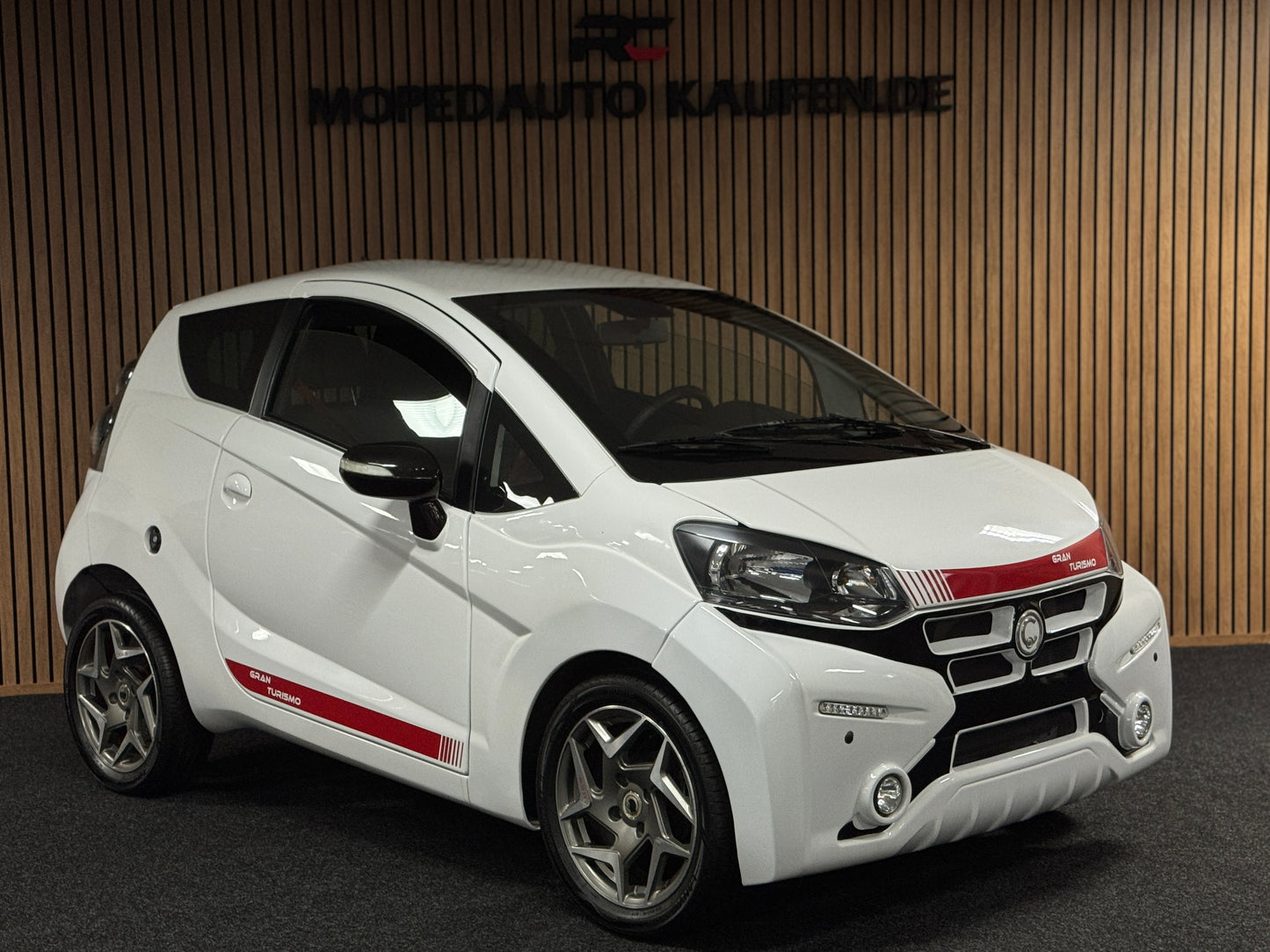 Casalini M20 GRAN TURISMO SPORT / mit roten Sportgurten / Multimedia / RFK | 8 PS leiser DCI Motor | 45 km/h | Rückfahrkamera | Innerhalb 250 KM Kostenlose Lieferung | Mopedauto | Leichtmobile