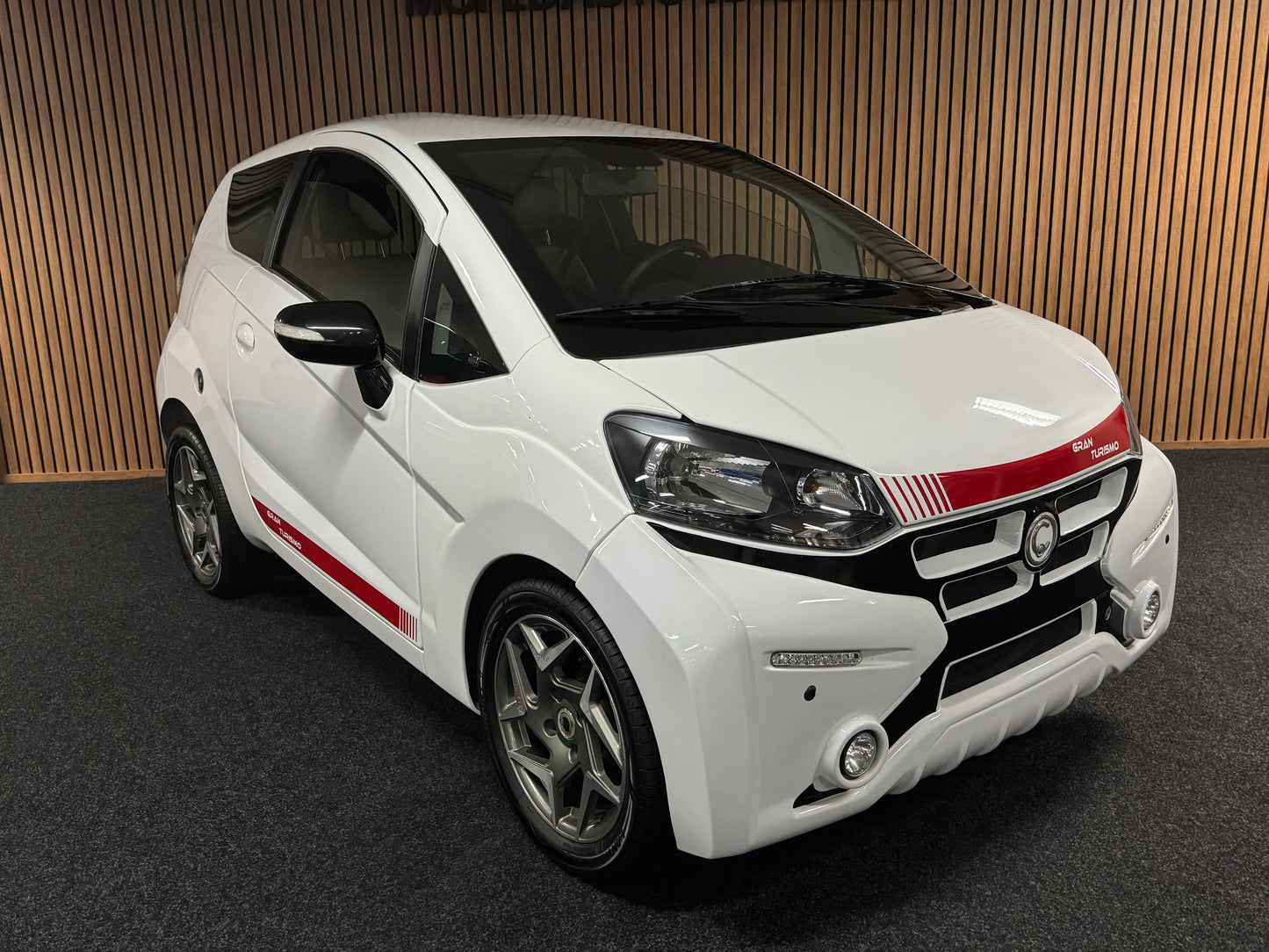Casalini M20 GRAN TURISMO SPORT / mit roten Sportgurten / Multimedia / RFK | 8 PS leiser DCI Motor | 45 km/h | Rückfahrkamera | Innerhalb 250 KM Kostenlose Lieferung | Mopedauto | Leichtmobile