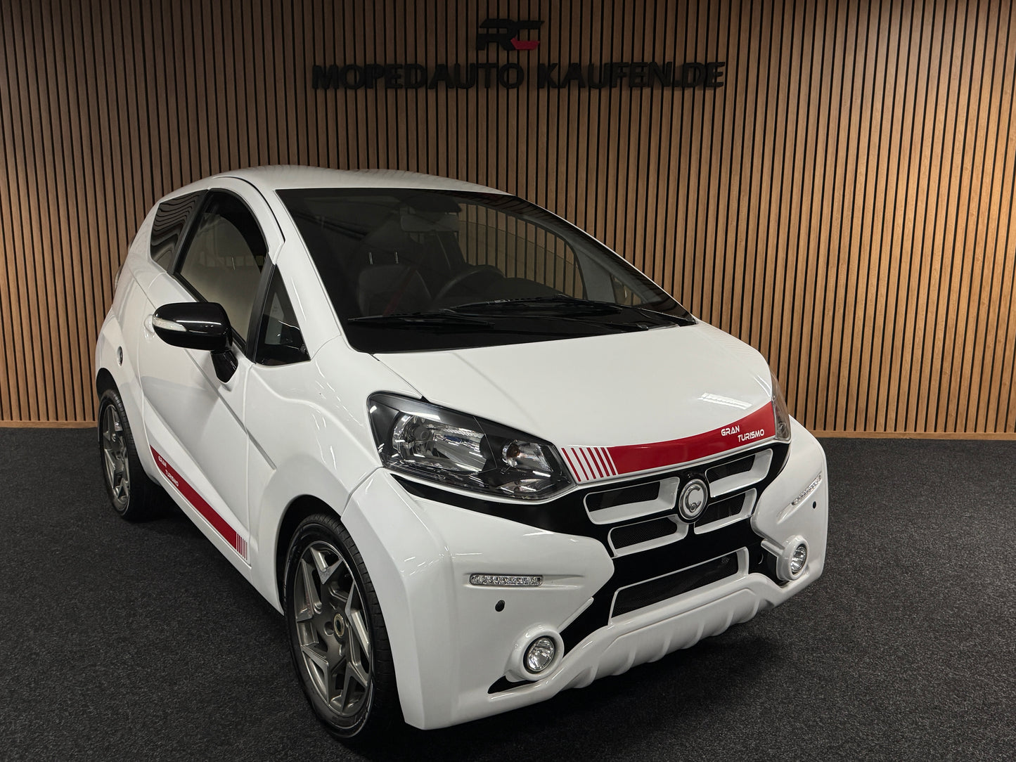 Casalini M20 GRAN TURISMO SPORT / mit roten Sportgurten / Multimedia / RFK | 8 PS leiser DCI Motor | 45 km/h | Rückfahrkamera | Innerhalb 250 KM Kostenlose Lieferung | Mopedauto | Leichtmobile