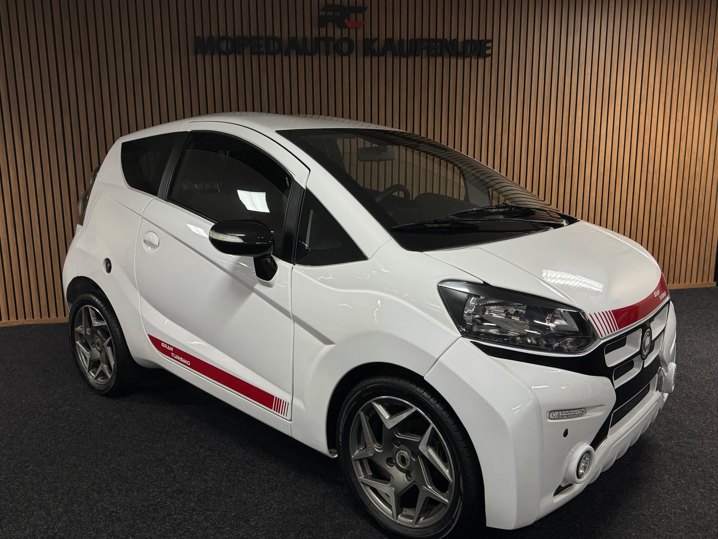 Casalini M20 GRAN TURISMO SPORT / mit roten Sportgurten / Multimedia / RFK | 8 PS leiser DCI Motor | 45 km/h | Rückfahrkamera | Innerhalb 250 KM Kostenlose Lieferung | Mopedauto | Leichtmobile