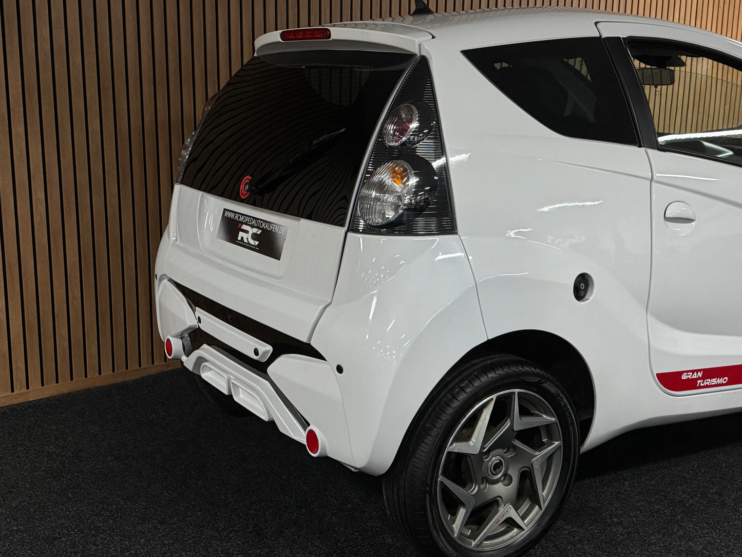 Casalini M20 GRAN TURISMO SPORT / mit roten Sportgurten / Multimedia / RFK | 8 PS leiser DCI Motor | 45 km/h | Rückfahrkamera | Innerhalb 250 KM Kostenlose Lieferung | Mopedauto | Leichtmobile