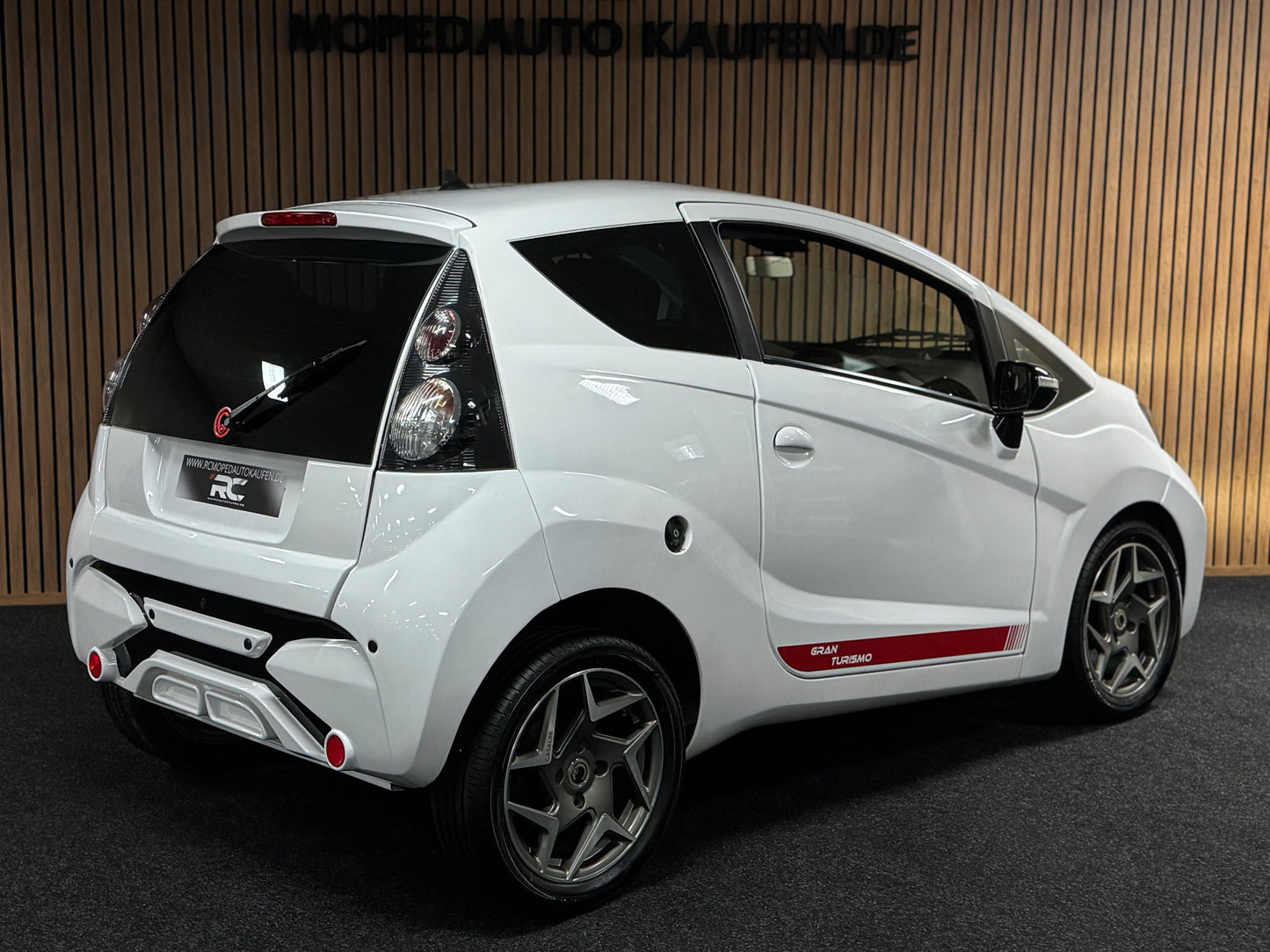 Casalini M20 GRAN TURISMO SPORT / mit roten Sportgurten / Multimedia / RFK | 8 PS leiser DCI Motor | 45 km/h | Rückfahrkamera | Innerhalb 250 KM Kostenlose Lieferung | Mopedauto | Leichtmobile