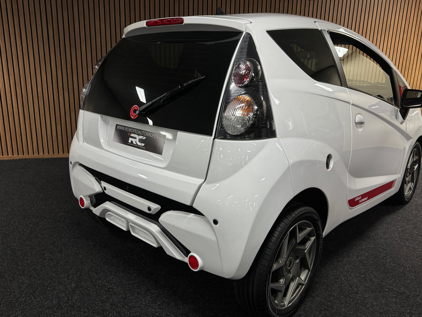 Casalini M20 GRAN TURISMO SPORT / mit roten Sportgurten / Multimedia / RFK | 8 PS leiser DCI Motor | 45 km/h | Rückfahrkamera | Innerhalb 250 KM Kostenlose Lieferung | Mopedauto | Leichtmobile