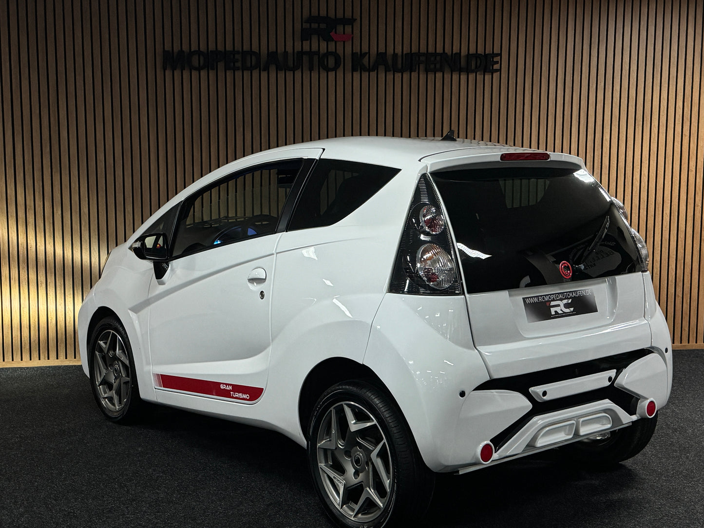 Casalini M20 GRAN TURISMO SPORT / mit roten Sportgurten / Multimedia / RFK | 8 PS leiser DCI Motor | 45 km/h | Rückfahrkamera | Innerhalb 250 KM Kostenlose Lieferung | Mopedauto | Leichtmobile