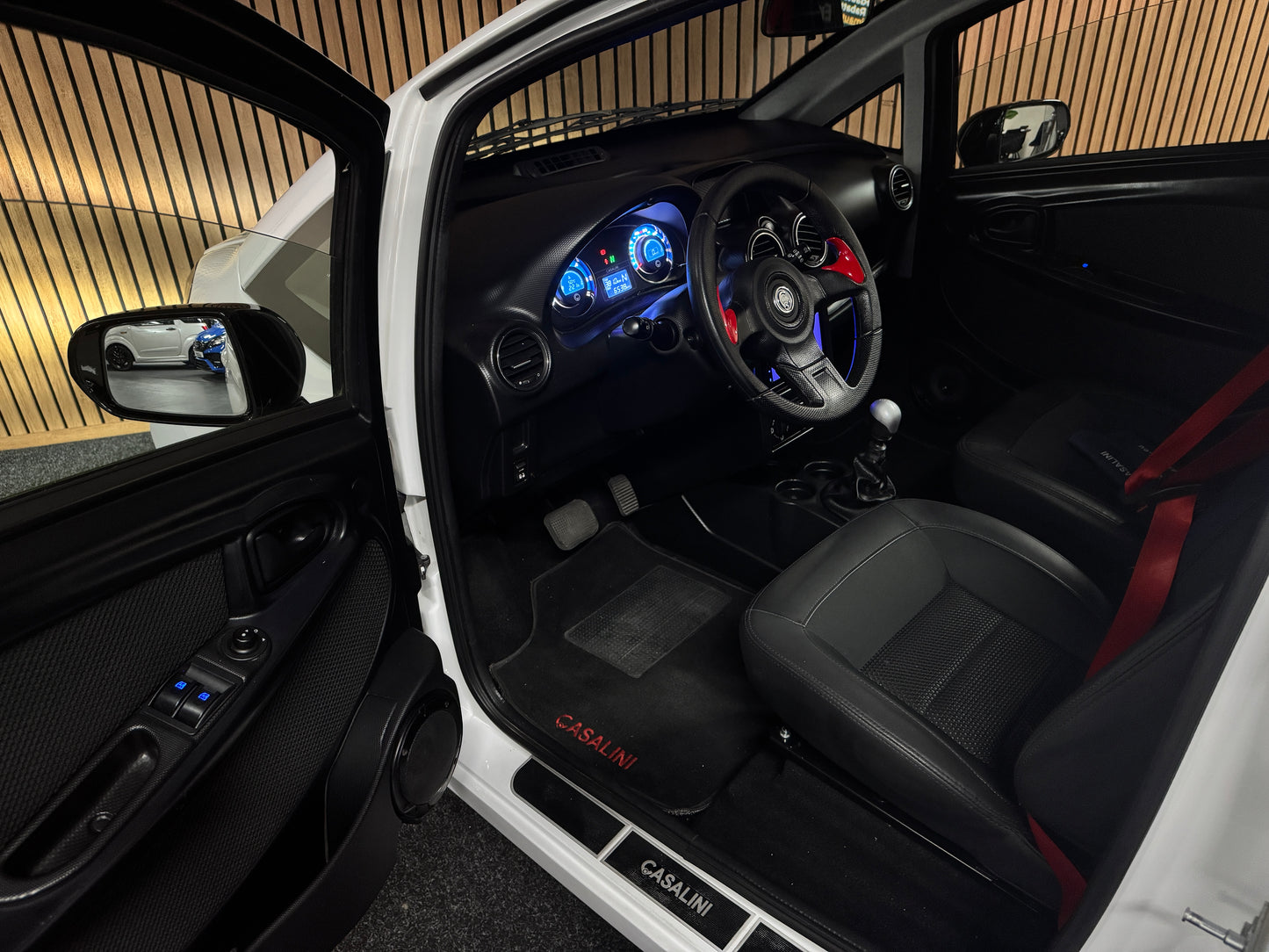 Casalini M20 GRAN TURISMO SPORT / mit roten Sportgurten / Multimedia / RFK | 8 PS leiser DCI Motor | 45 km/h | Rückfahrkamera | Innerhalb 250 KM Kostenlose Lieferung | Mopedauto | Leichtmobile