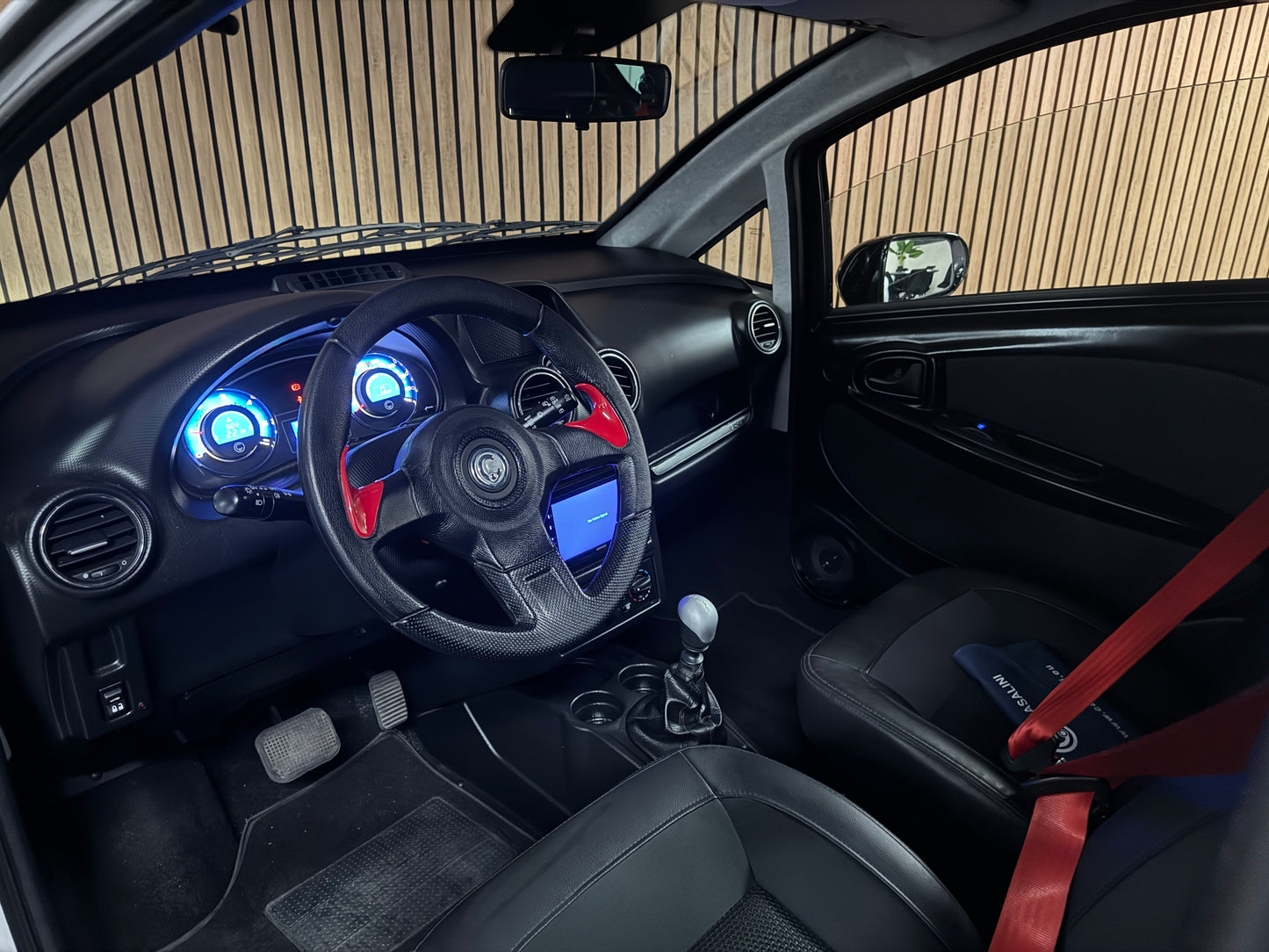 Casalini M20 GRAN TURISMO SPORT / mit roten Sportgurten / Multimedia / RFK | 8 PS leiser DCI Motor | 45 km/h | Rückfahrkamera | Innerhalb 250 KM Kostenlose Lieferung | Mopedauto | Leichtmobile