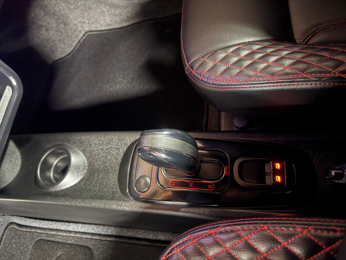 Ligier JS60 Sport Ultimate | Servolenkung | 8 PS leiser DCI Motor | 45 km/h | Rückfahrkamera | Innerhalb 250 KM Kostenlose Lieferung | Mopedauto | Leichtmobile