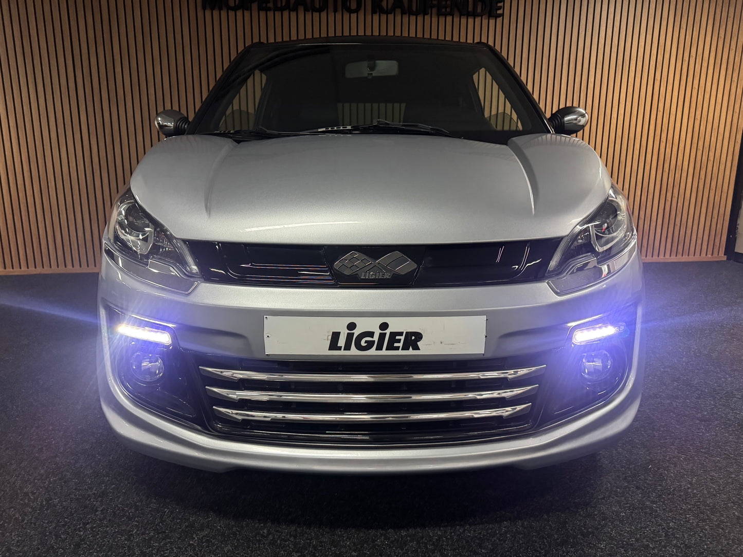Ligier JS50 Elegance | KLIMA | 8 PS leiser DCI Motor | 45 km/h | Rückfahrkamera | Innerhalb 250 KM Kostenlose Lieferung | Mopedauto | Leichtmobile