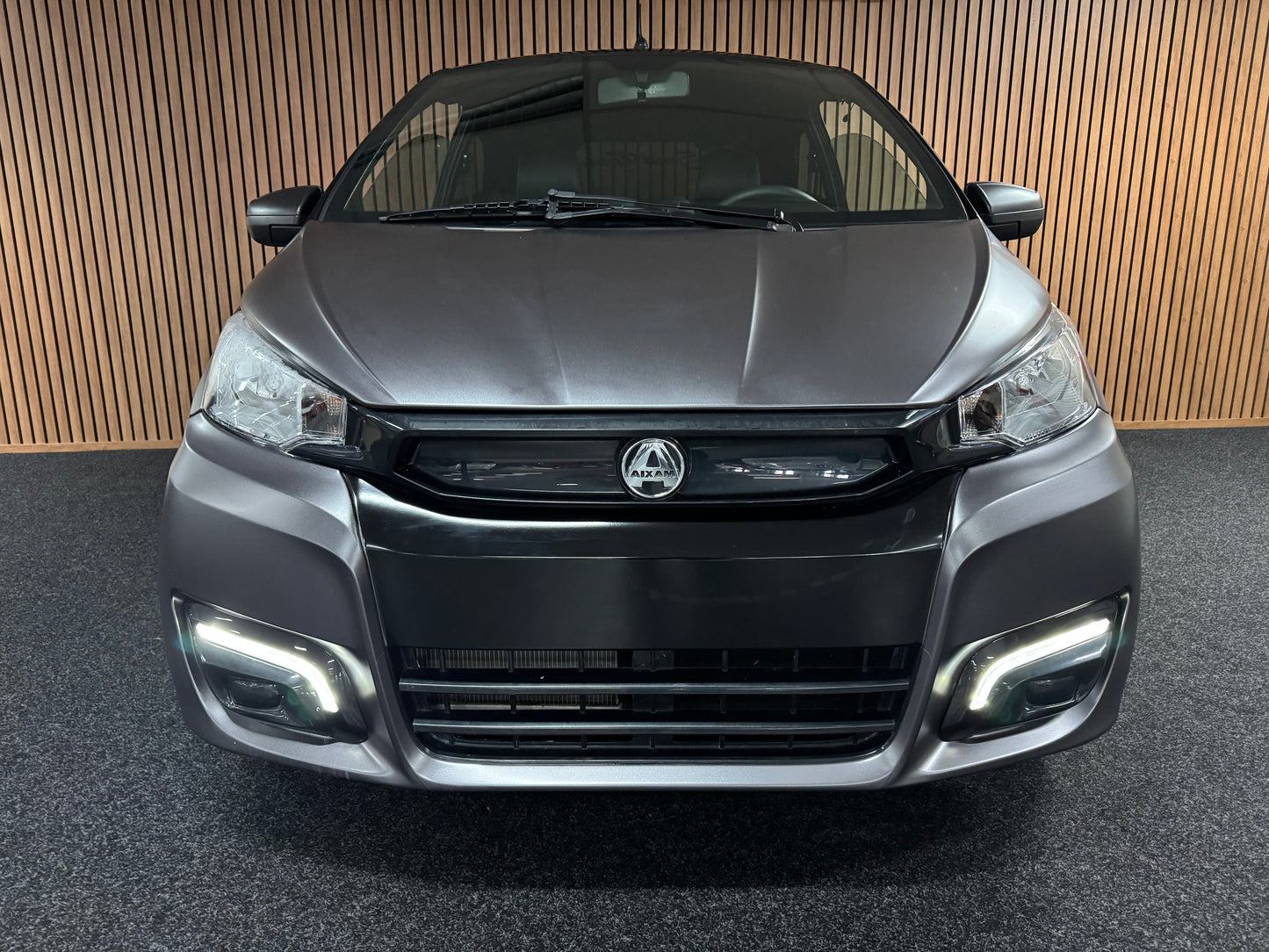 Aixam Coupé GTI Sport Matt Grau | 8 PS Motor | 45 km/h | Innerhalb 250 KM Kostenlose Lieferung | Mopedauto | Leichtmobile
