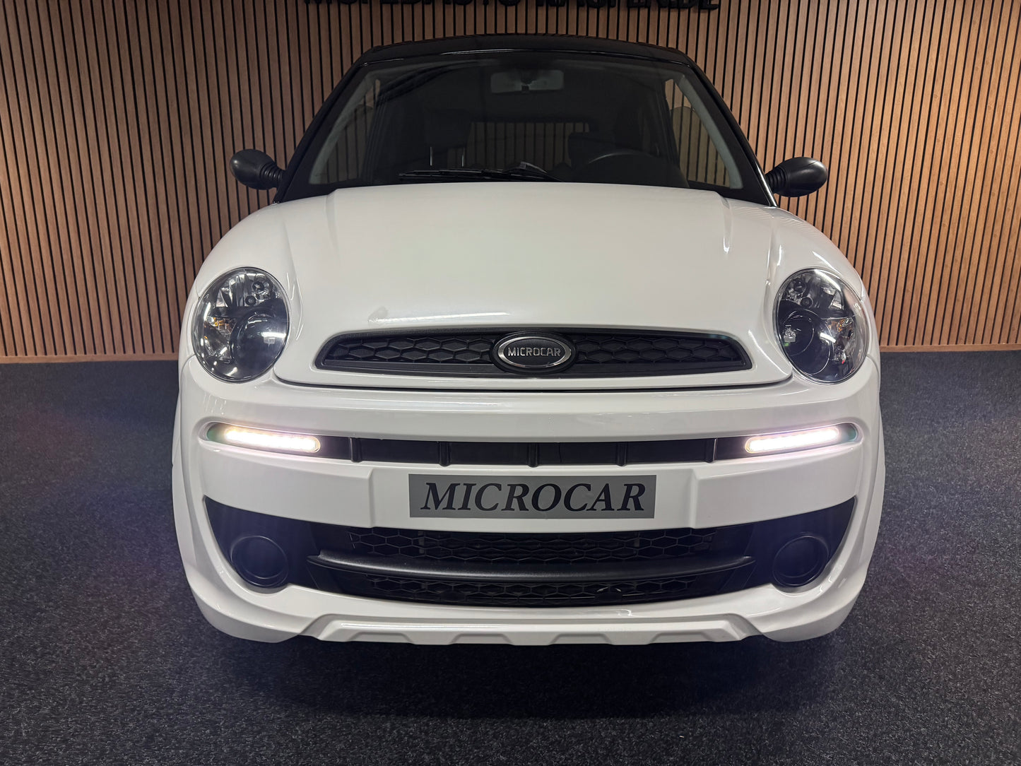 Microcar Mgo XL | 8 PS leiser DCI Motor | 45 km/h | Innerhalb 250 KM Kostenlose Lieferung | Mopedauto | Leichtmobile