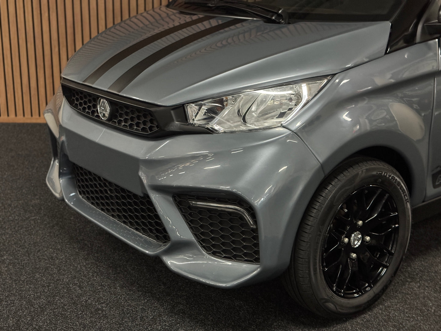 Aixam City Sport Grau | 8 PS Kubota Motor | Rückfahrkamera | Alpine Multi-Media | 45 km/h | Innerhalb 250 KM Kostenlose Lieferung | Mopedauto | Leichtmobile | Aixam | Microcar | Ligier