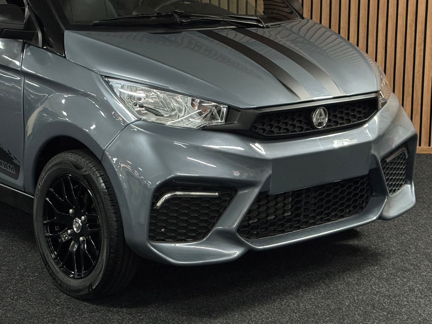 Aixam City Sport Grau | 8 PS Kubota Motor | Rückfahrkamera | Alpine Multi-Media | 45 km/h | Innerhalb 250 KM Kostenlose Lieferung | Mopedauto | Leichtmobile | Aixam | Microcar | Ligier